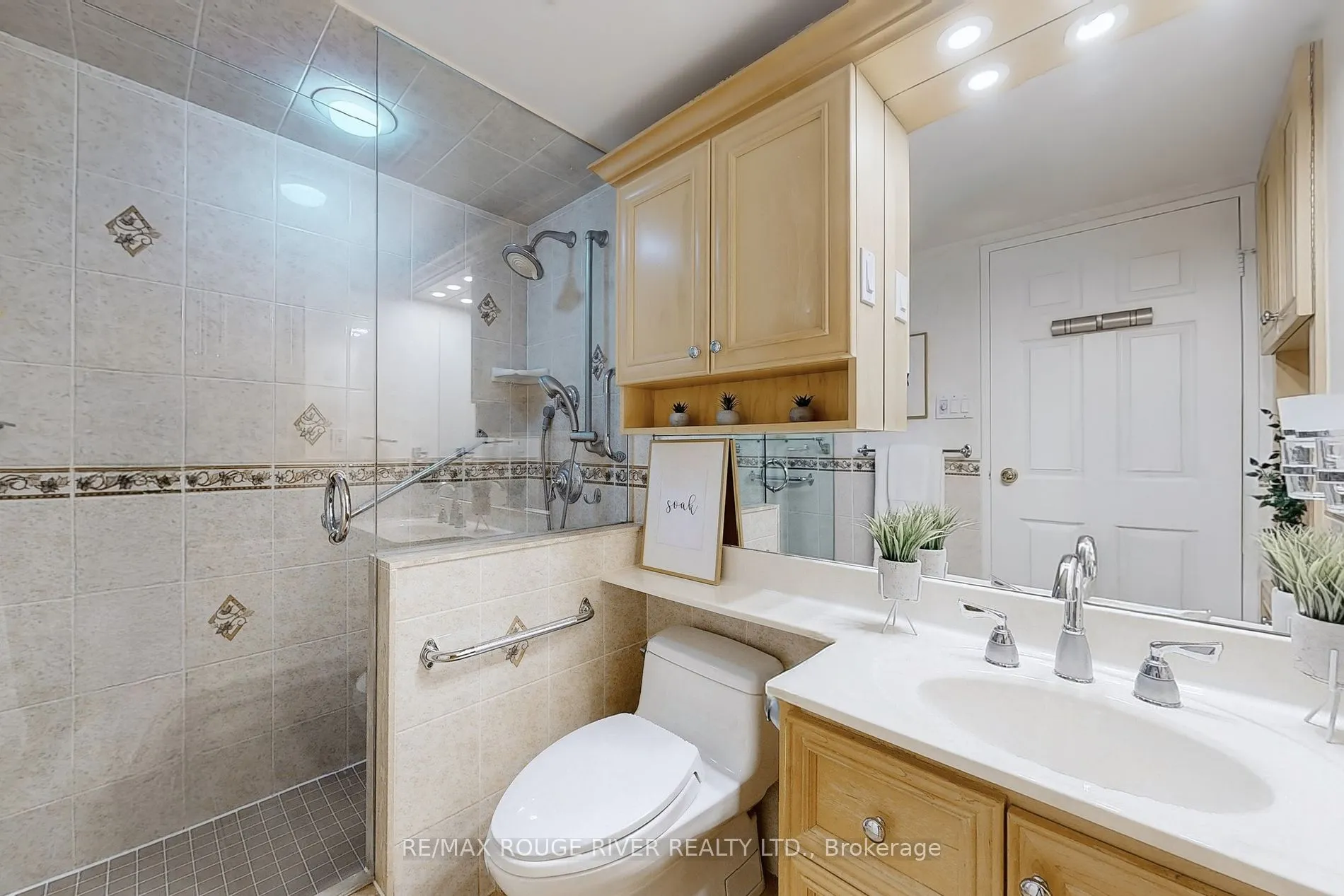 1525 Diefenbaker Crt, #305