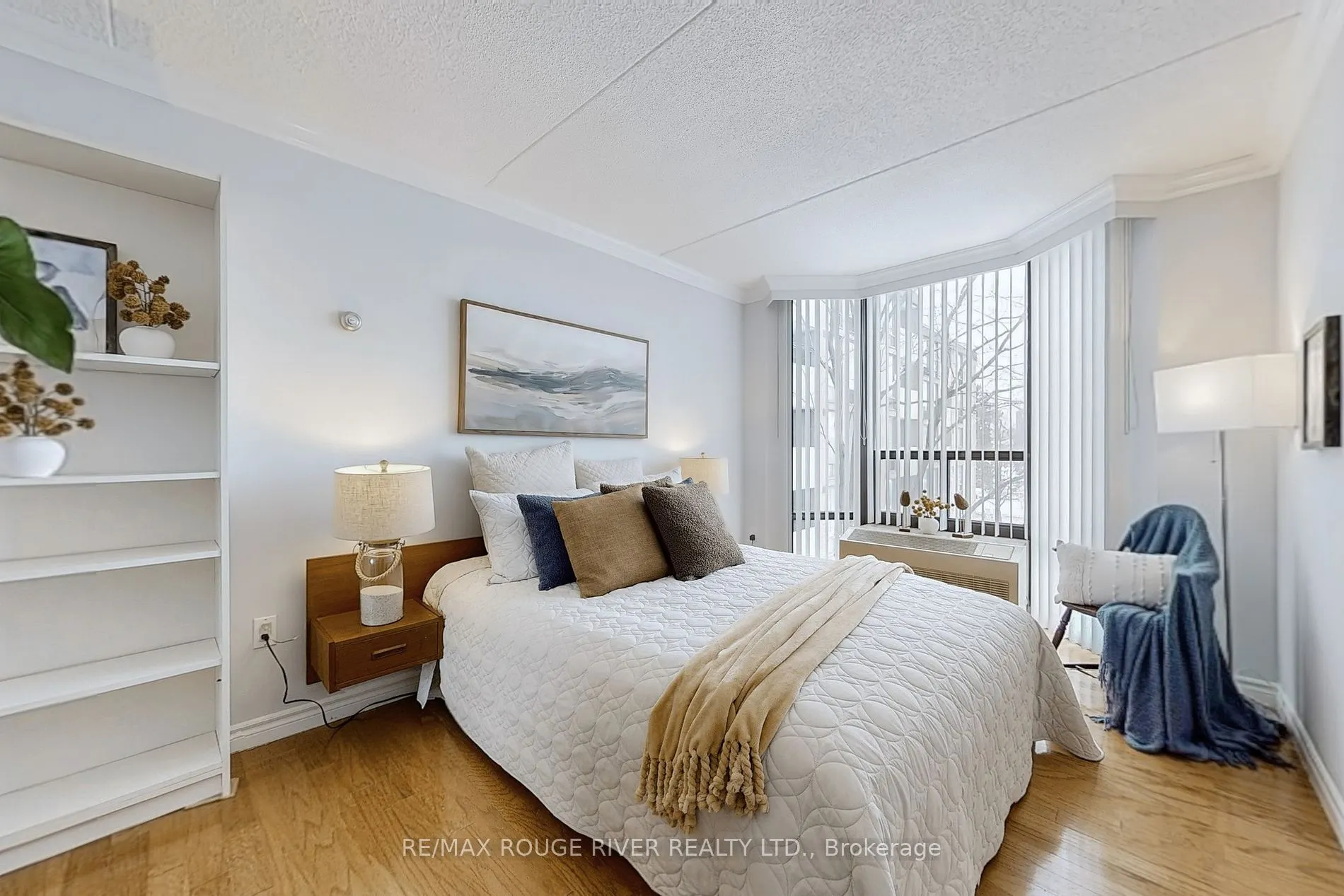 1525 Diefenbaker Crt, #305