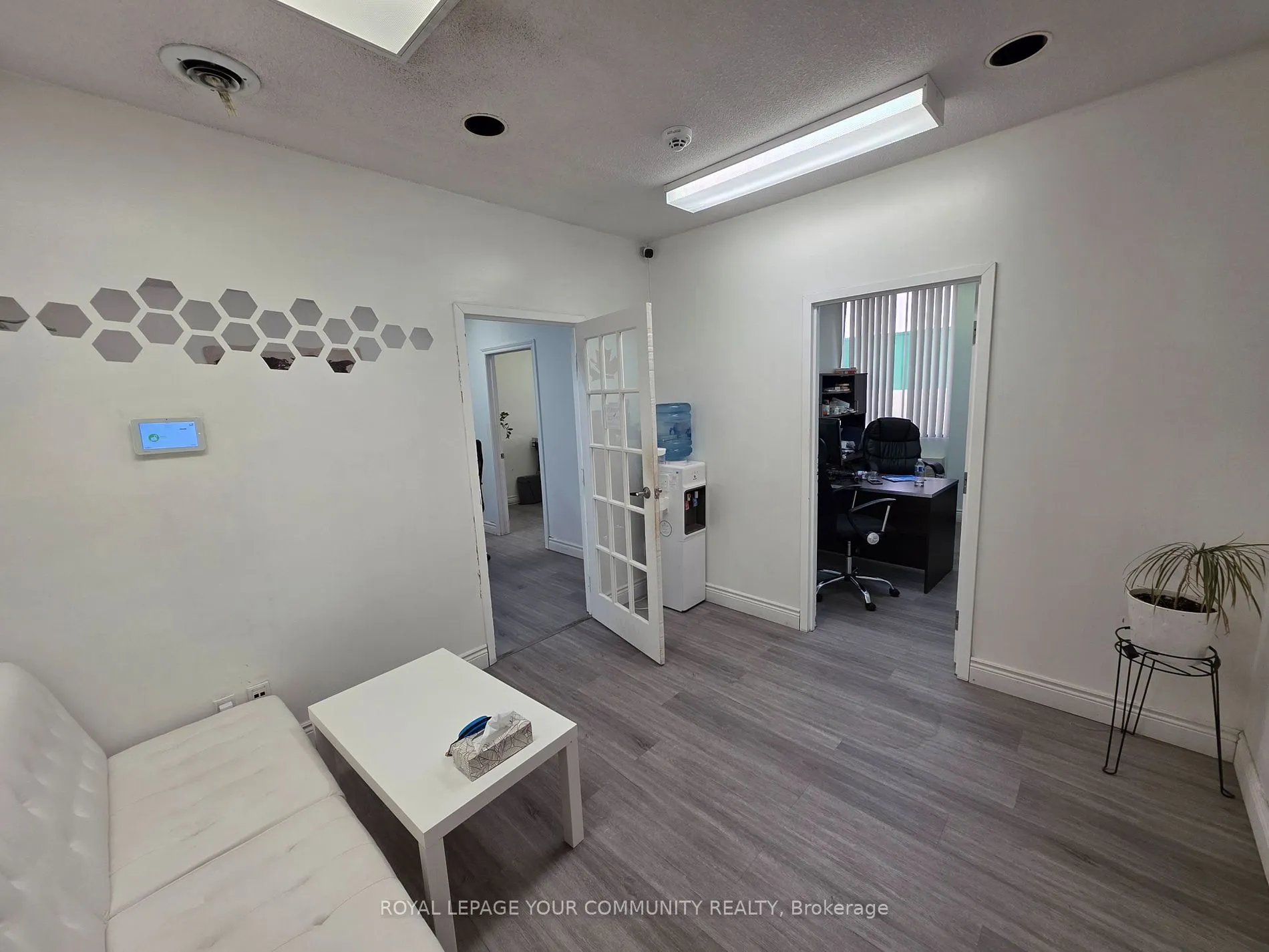 4218 Lawrence Avenue, #213