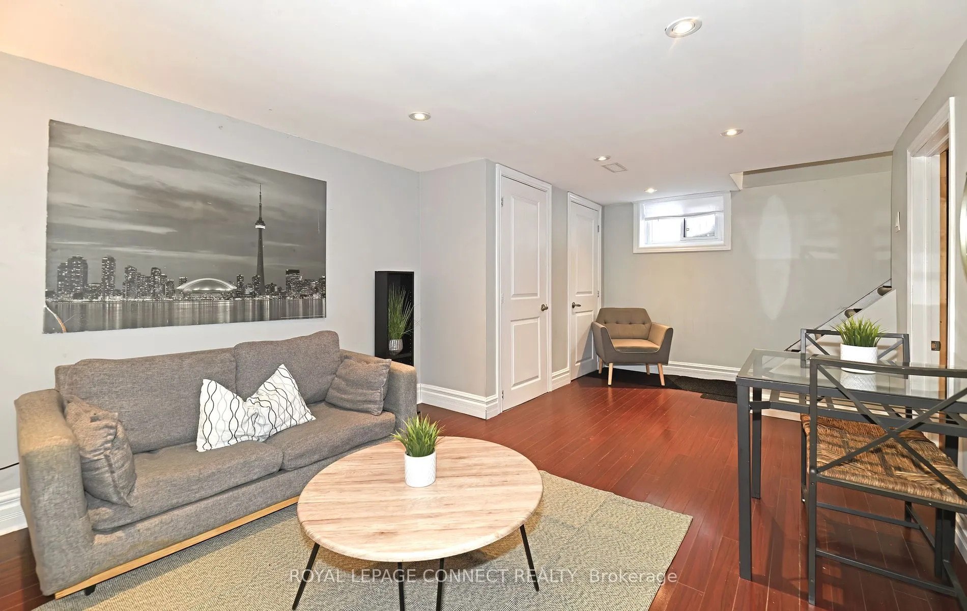 111 Chestnut Cres
