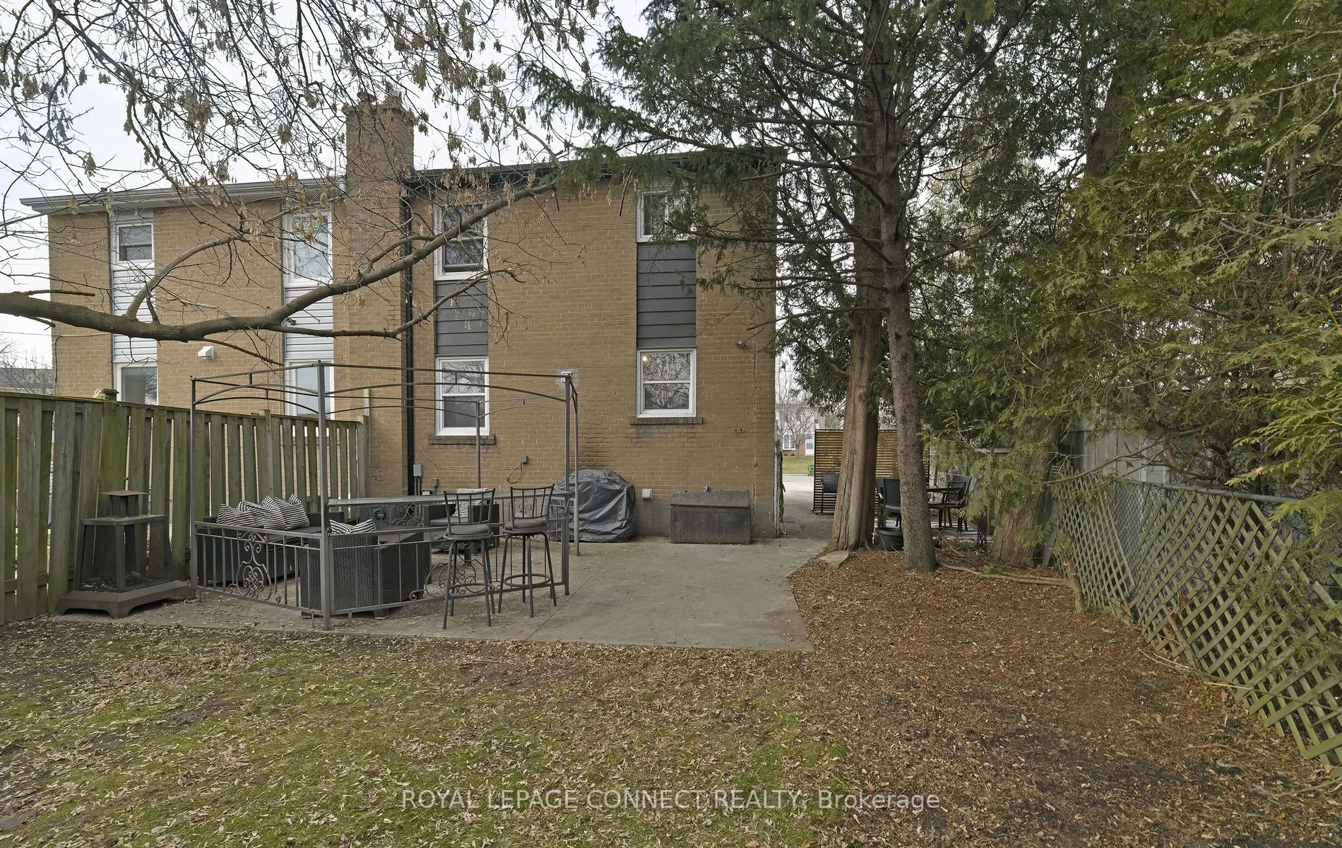 111 Chestnut Cres
