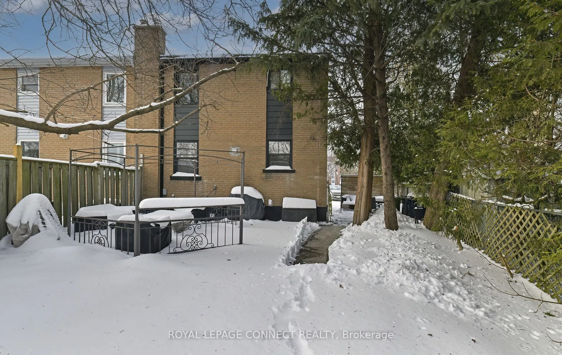 111 Chestnut Cres