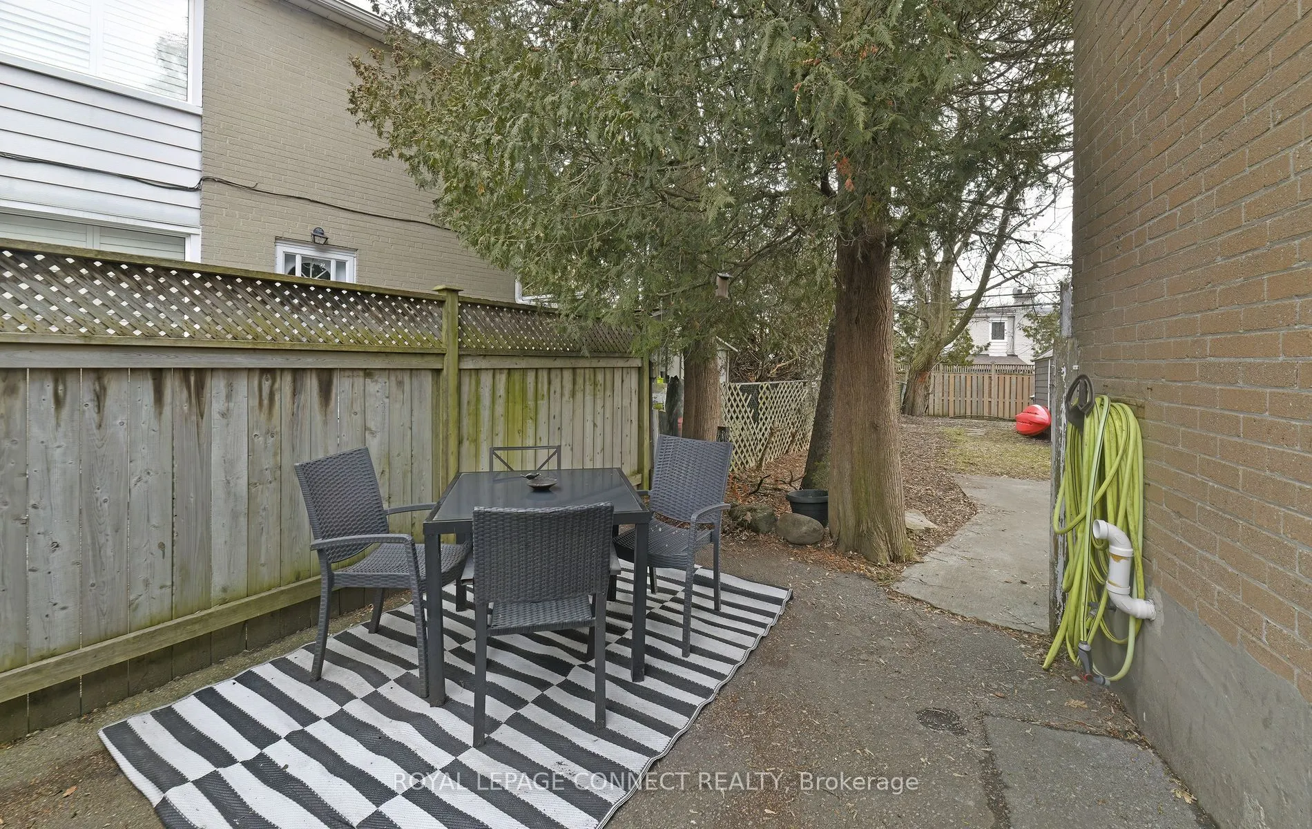 111 Chestnut Cres