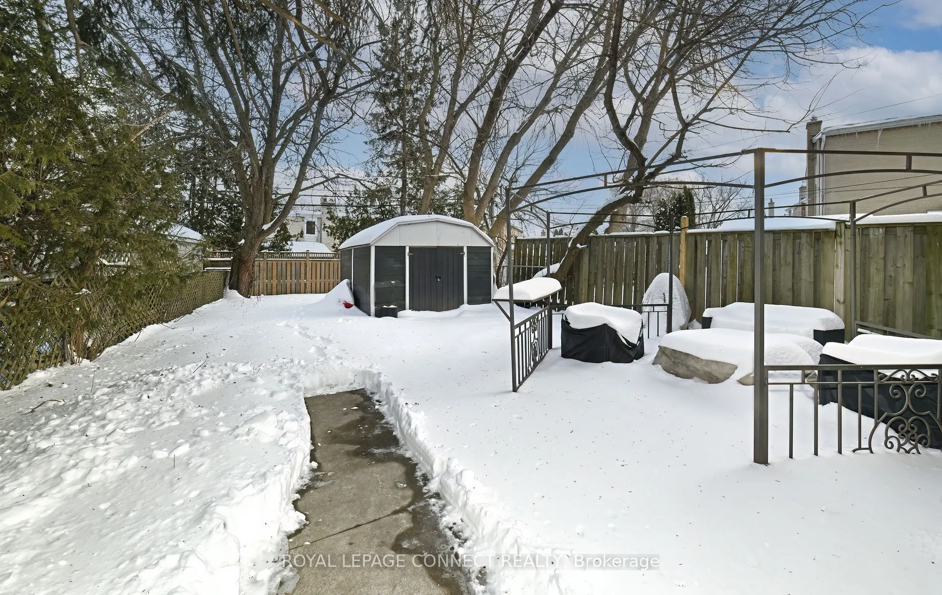 111 Chestnut Cres
