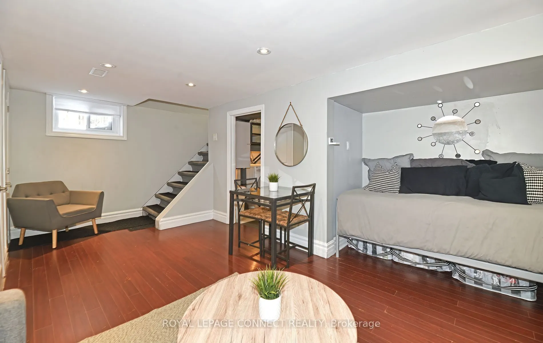 111 Chestnut Cres