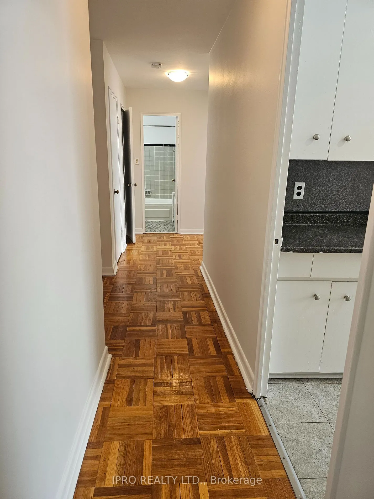 20 Cosburn Ave, #302