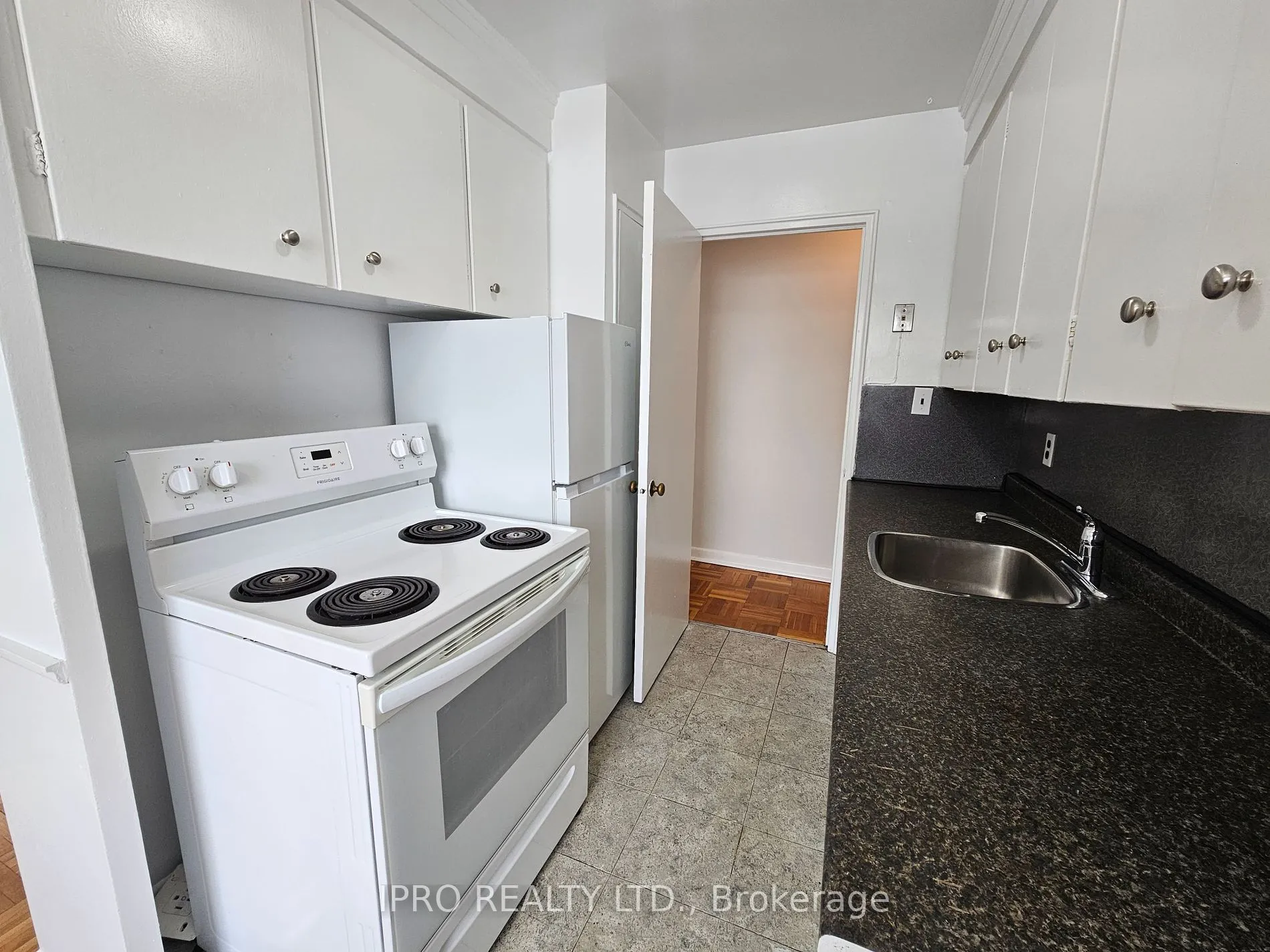 20 Cosburn Ave, #302