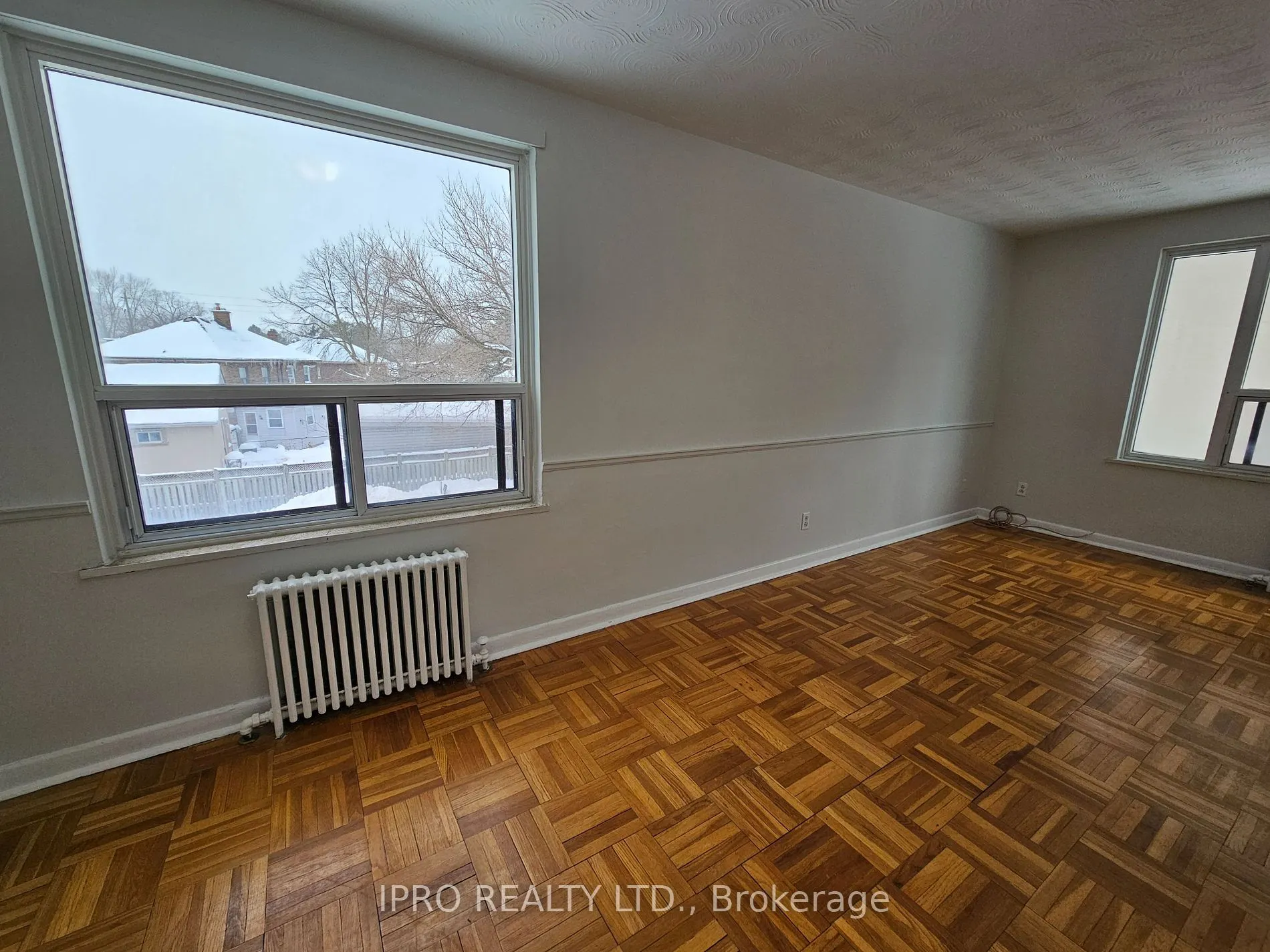 20 Cosburn Ave, #302