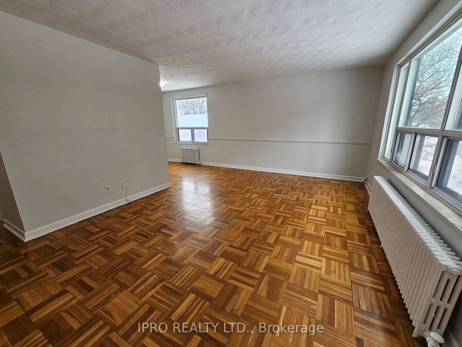 20 Cosburn Ave, #302