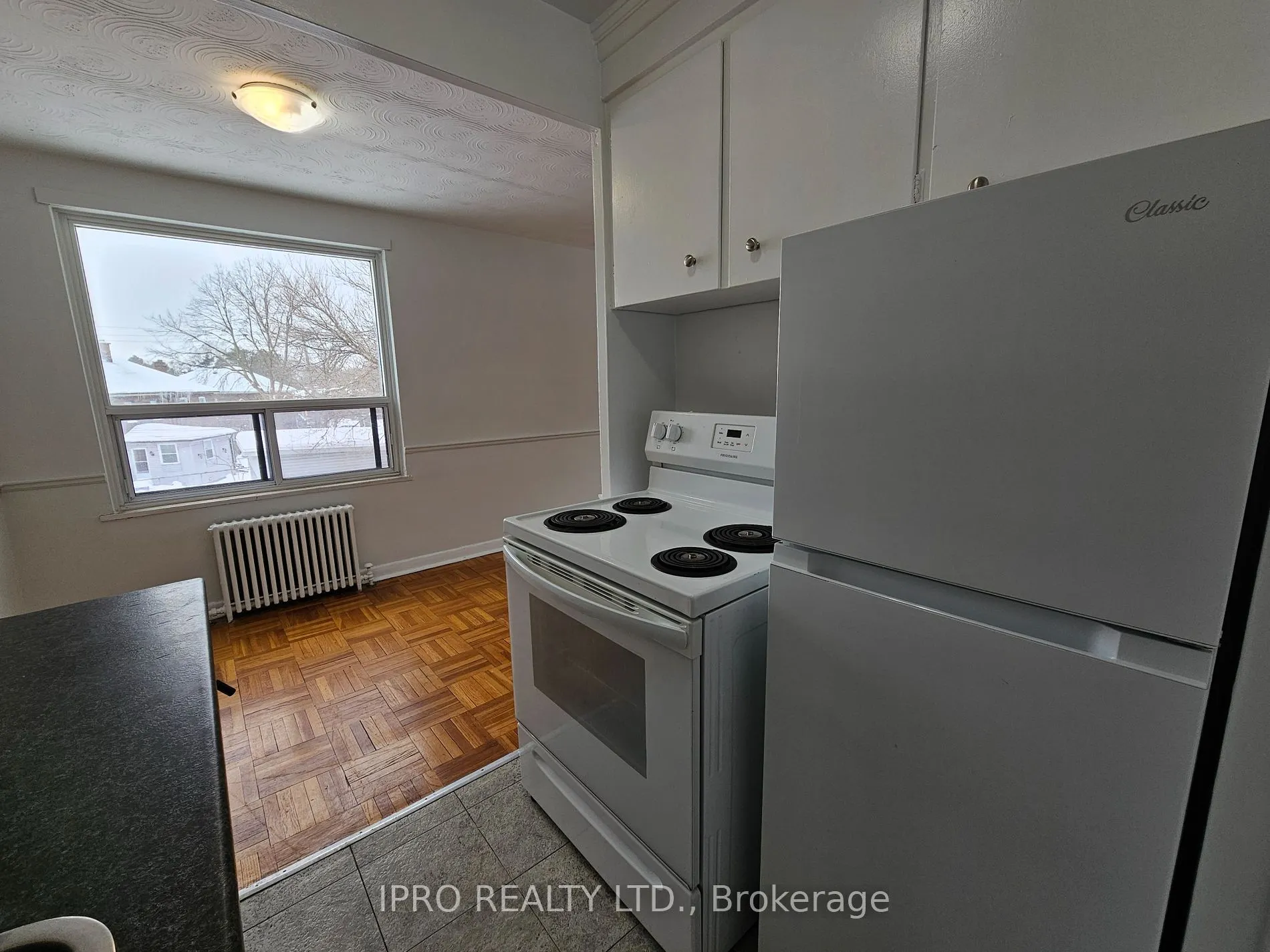 20 Cosburn Ave, #302
