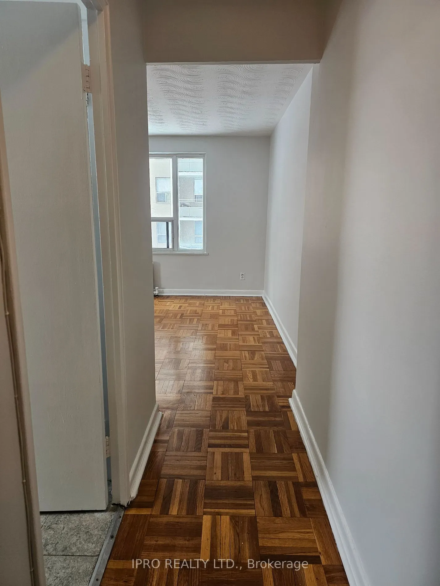 20 Cosburn Ave, #302