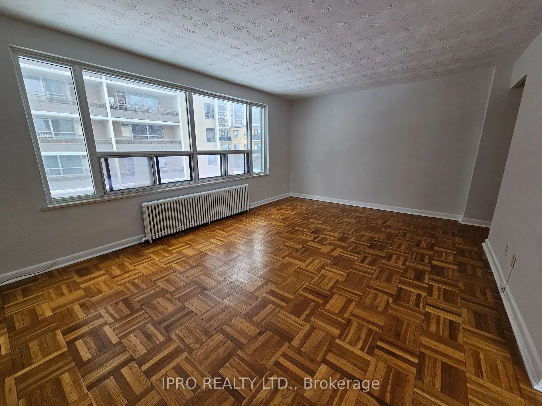 20 Cosburn Ave, #302