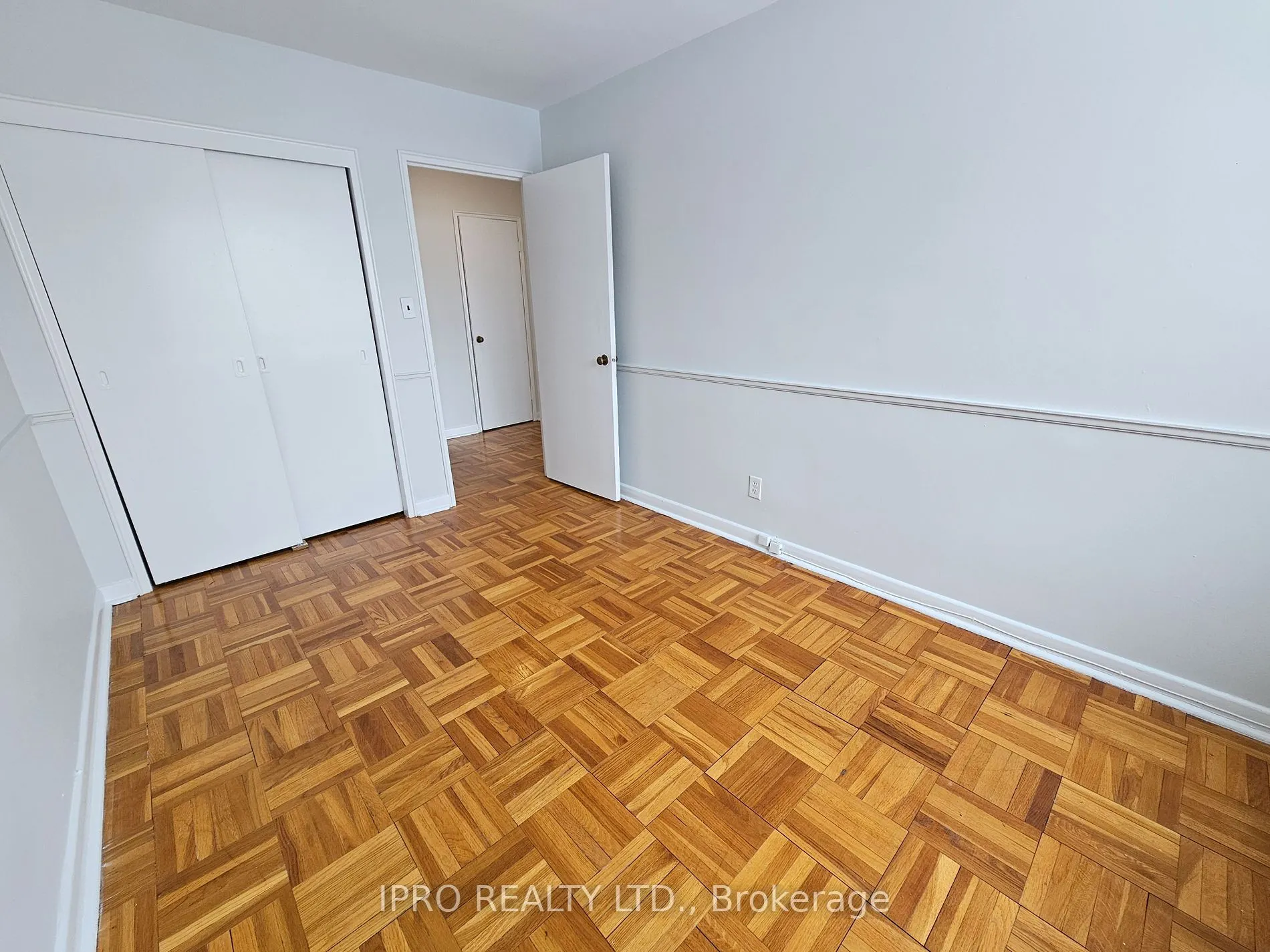 20 Cosburn Ave, #302