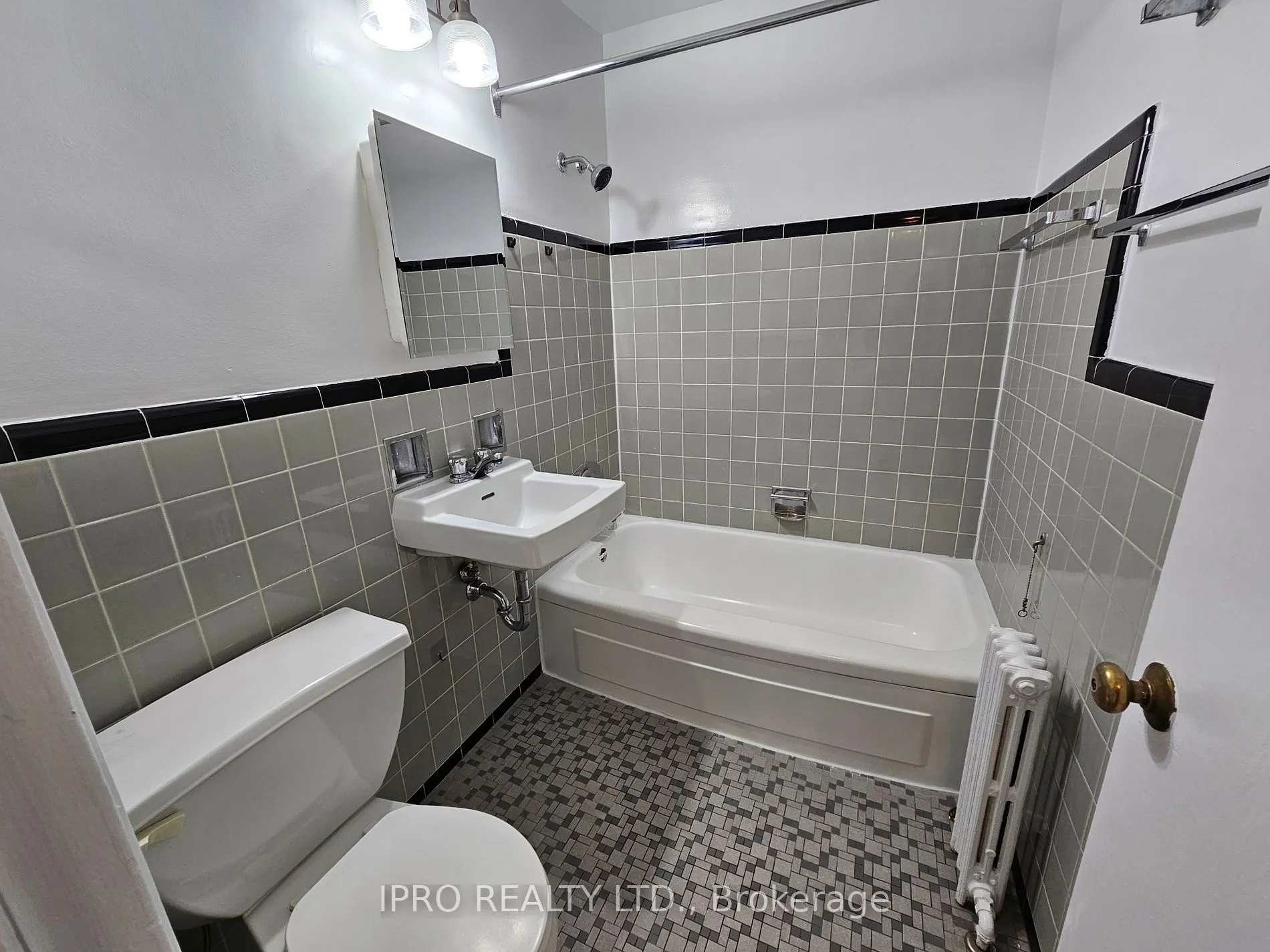 20 Cosburn Ave, #302