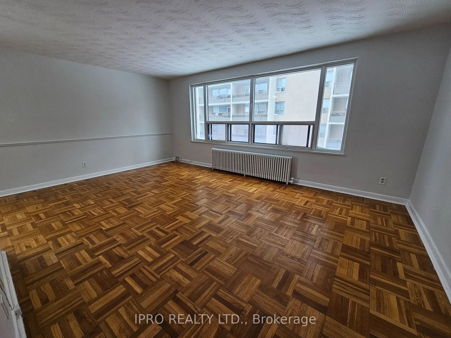 20 Cosburn Ave, #302