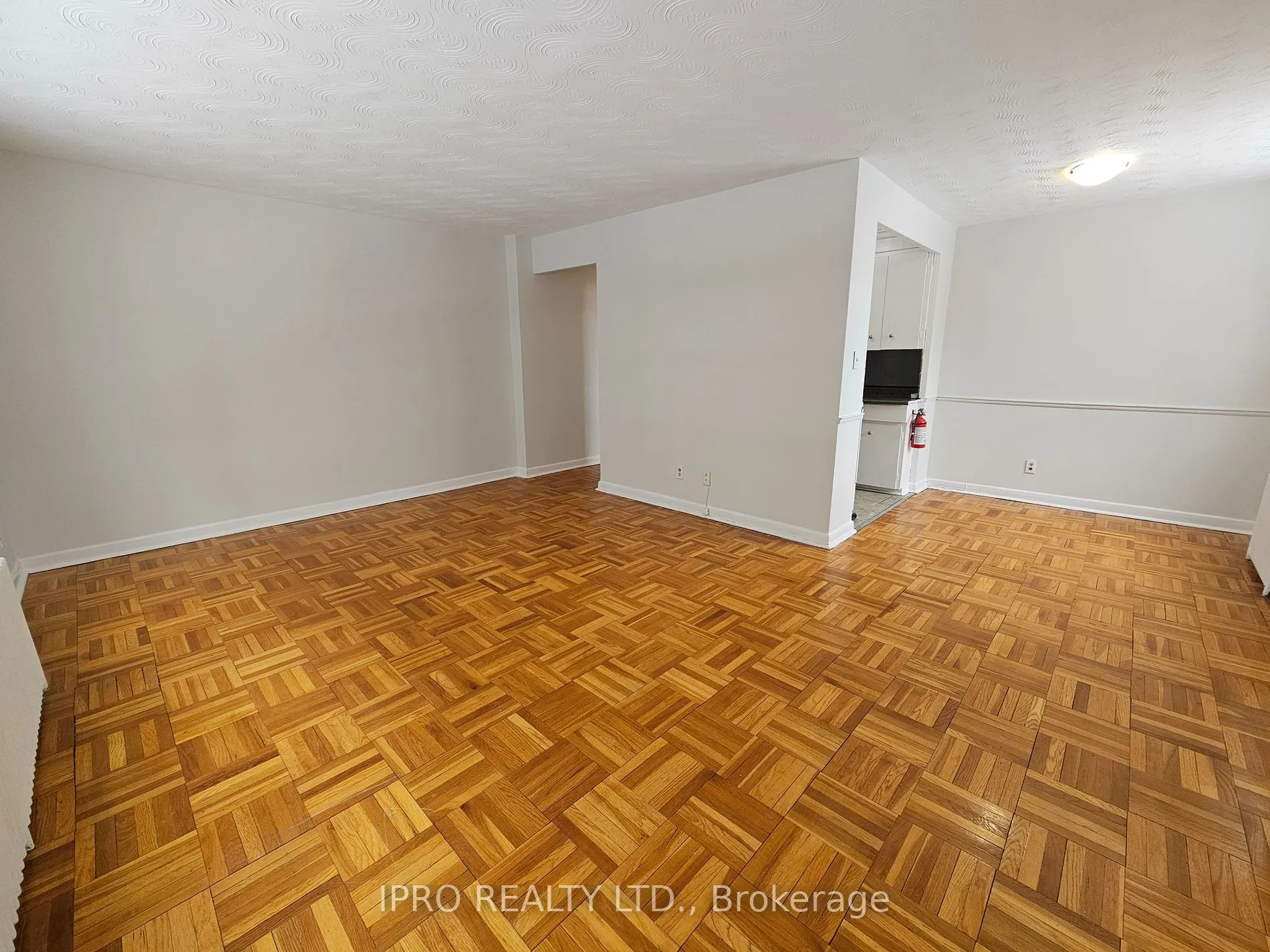 20 Cosburn Ave, #302