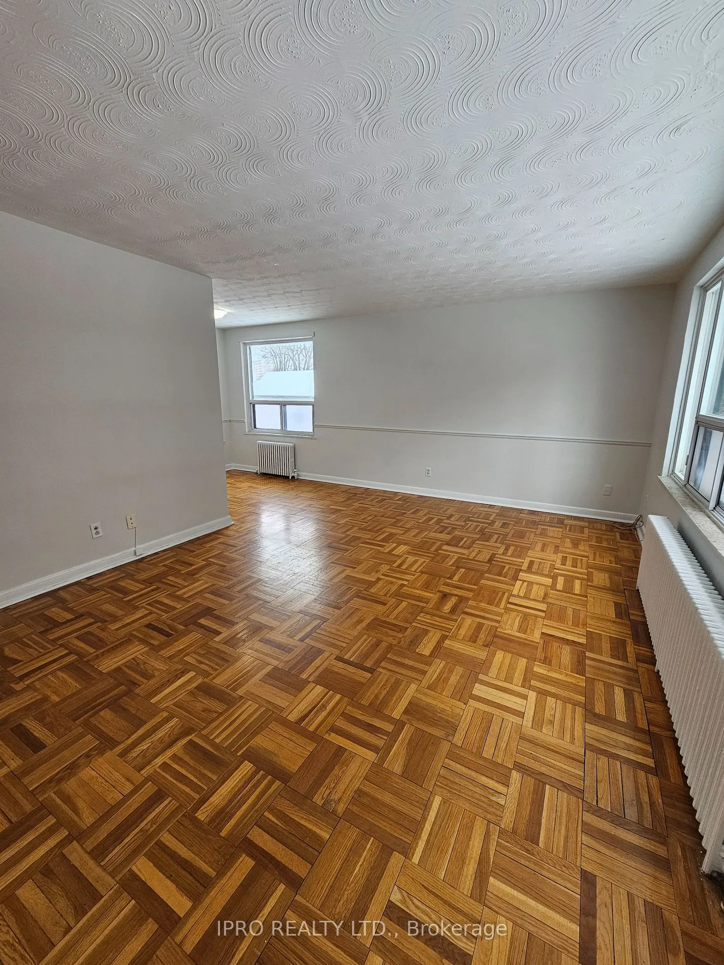 20 Cosburn Ave, #302