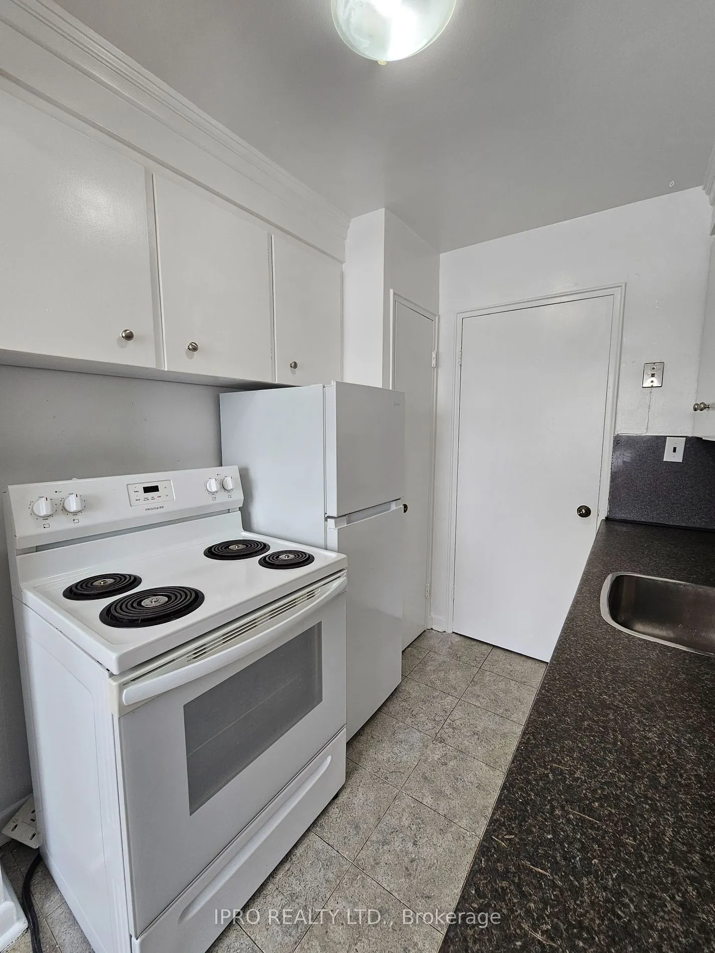 20 Cosburn Ave, #302