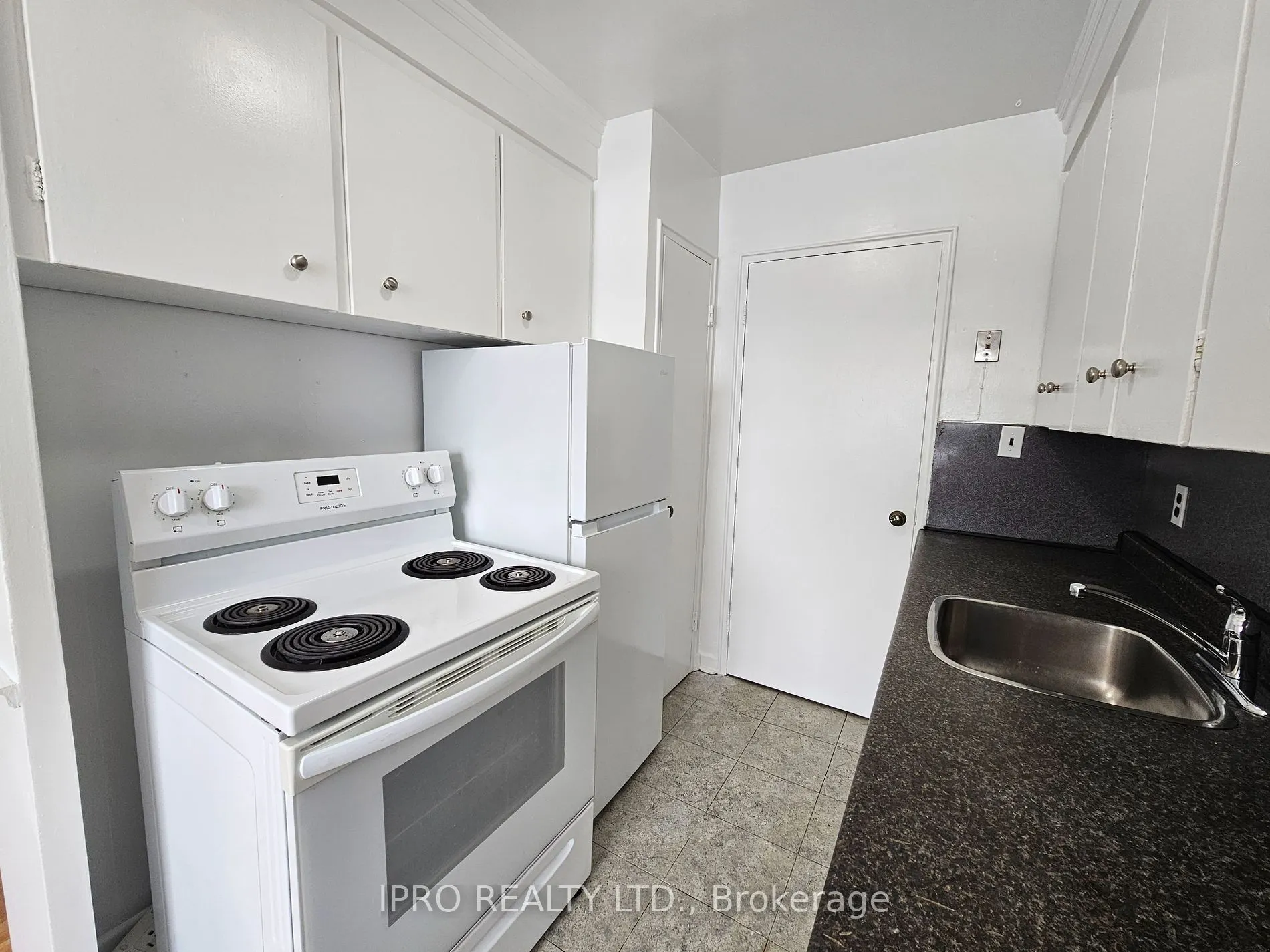 20 Cosburn Ave, #302