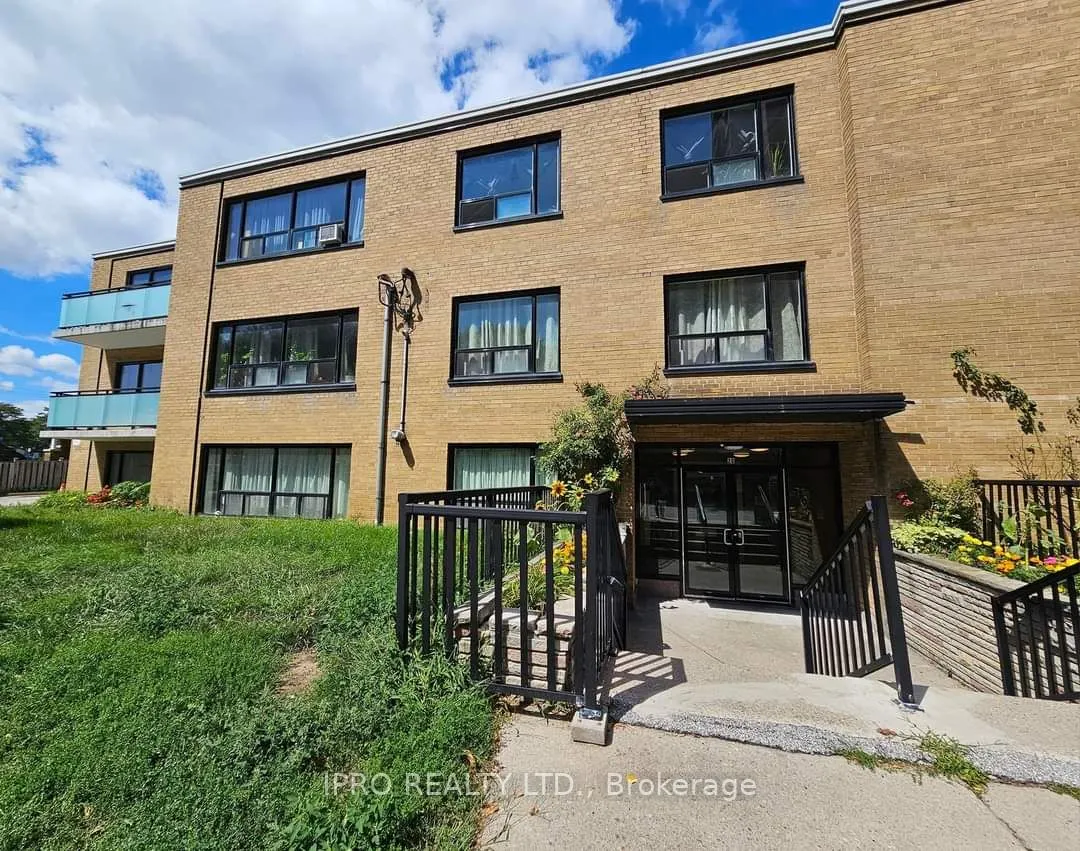 20 Cosburn Ave, #102