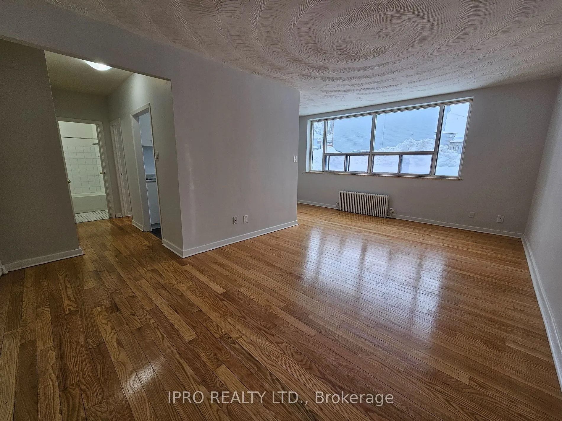 20 Cosburn Ave, #102