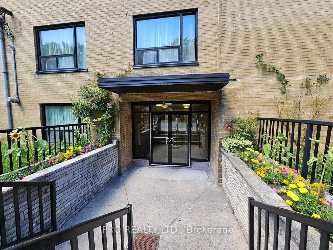 20 Cosburn Ave, #102