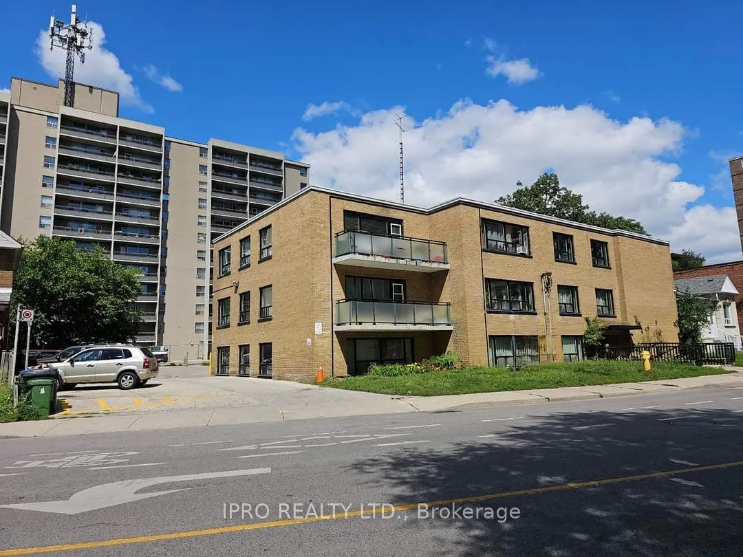 20 Cosburn Ave, #102