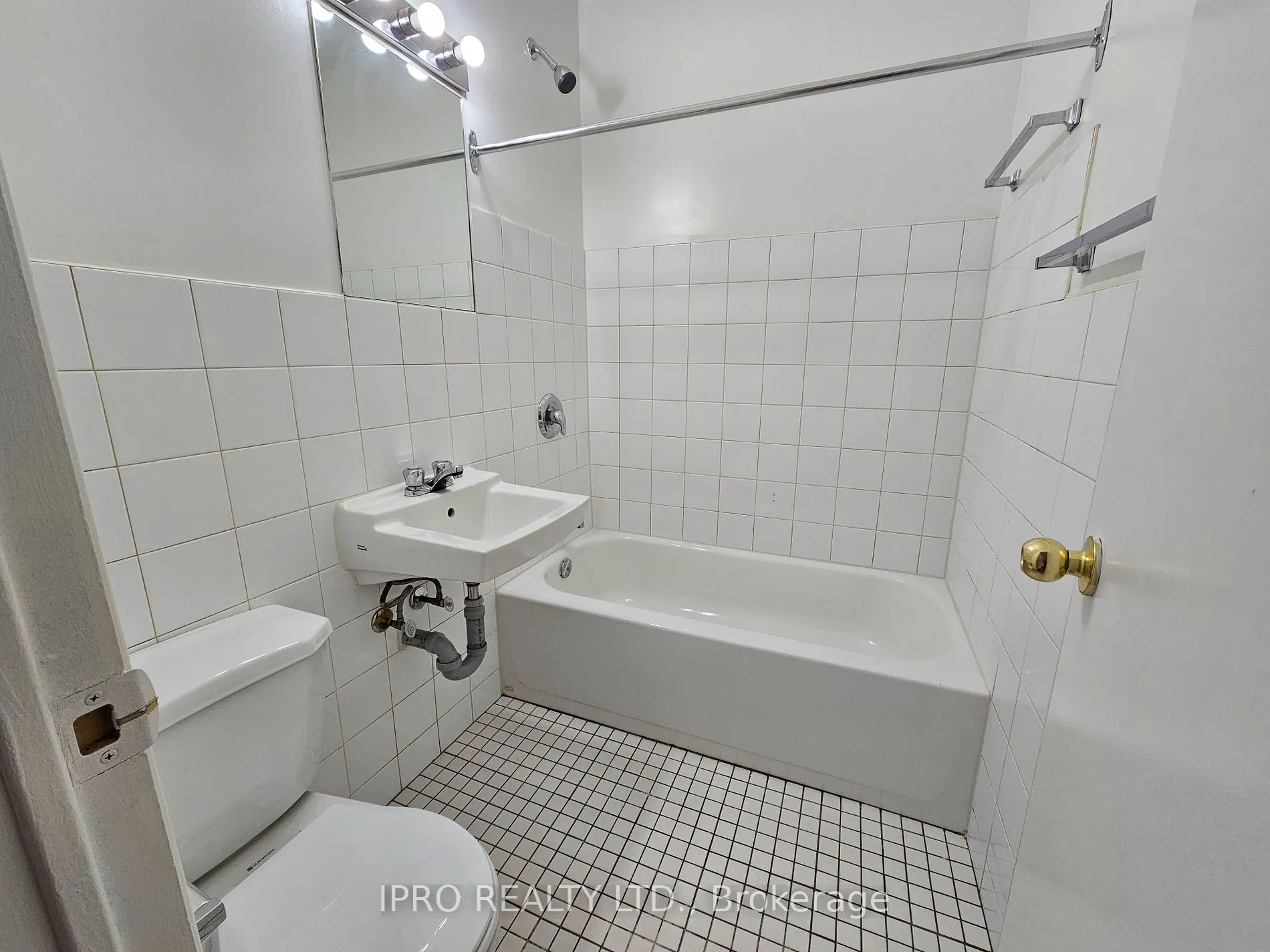 20 Cosburn Ave, #102