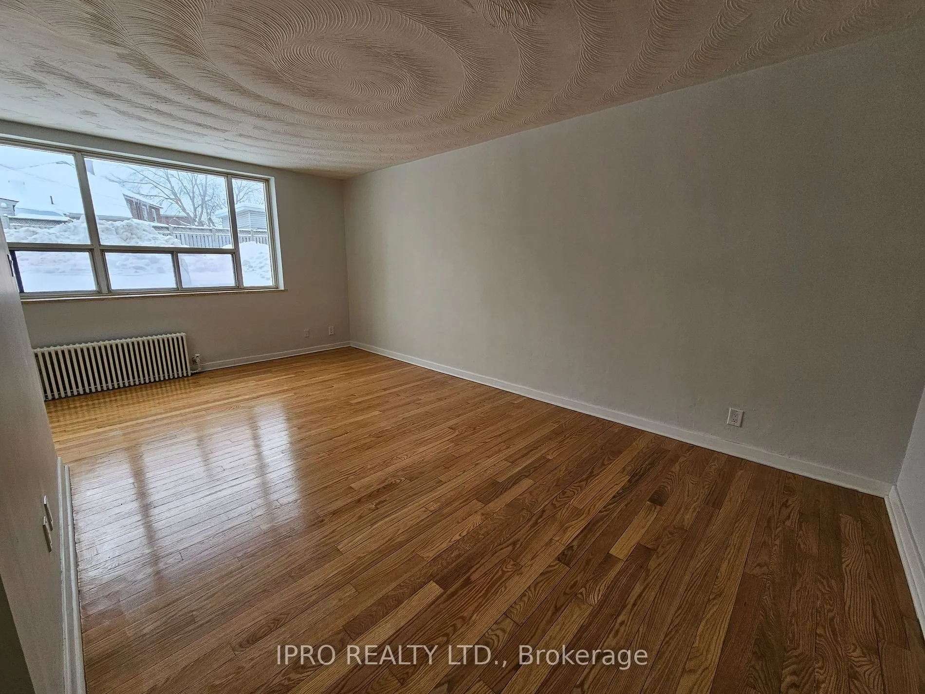 20 Cosburn Ave, #102