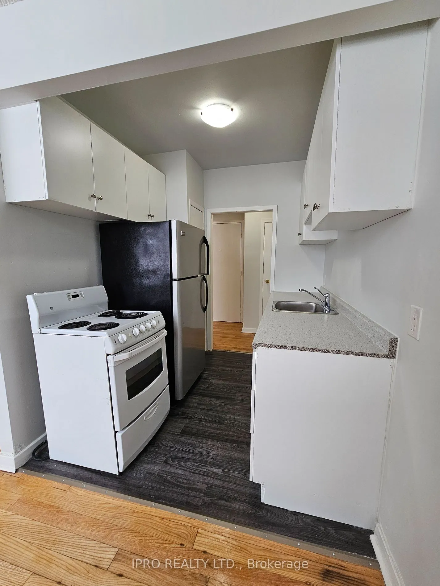 20 Cosburn Ave, #102