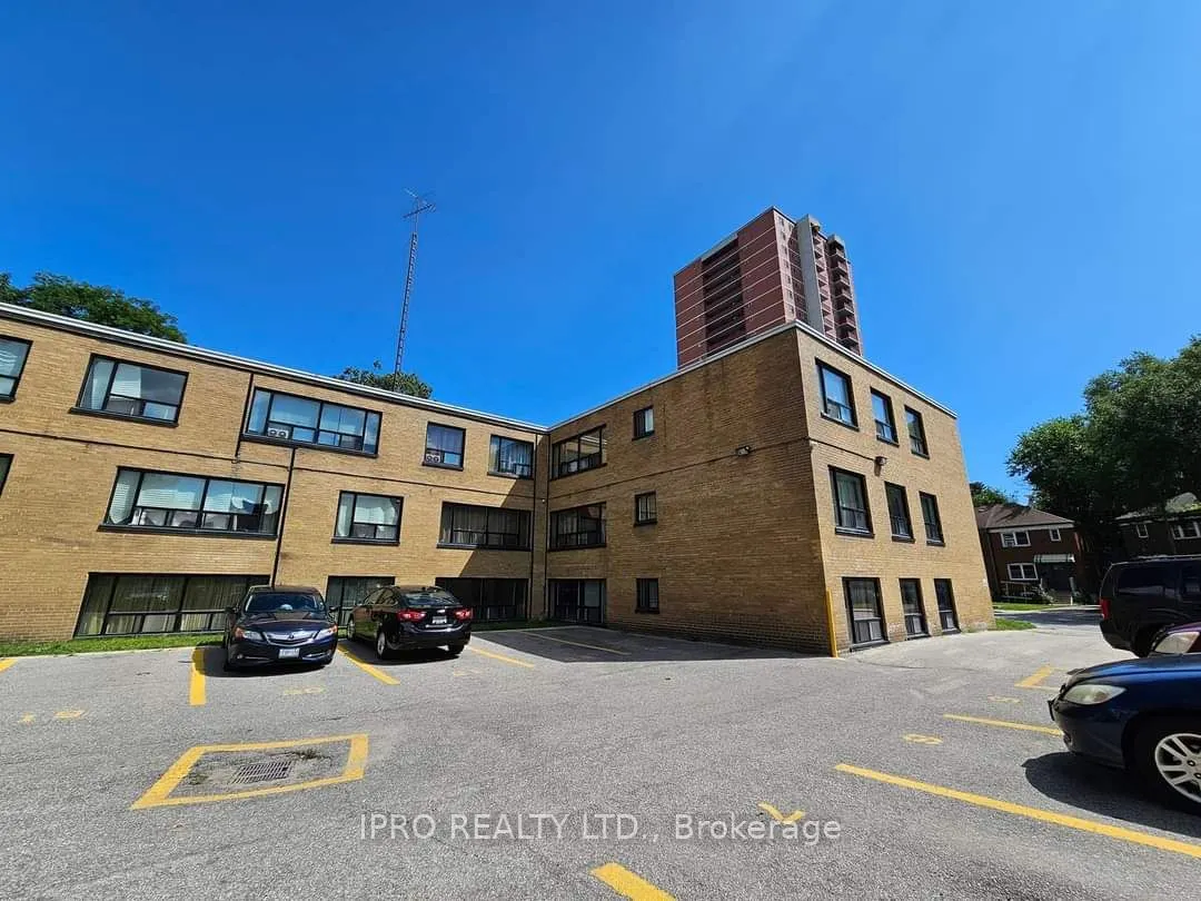 20 Cosburn Ave, #102