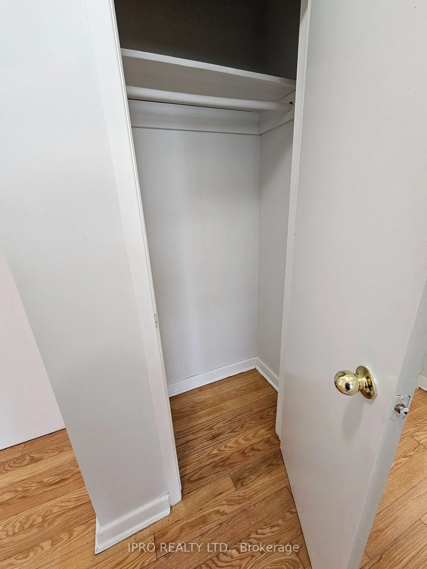20 Cosburn Ave, #102
