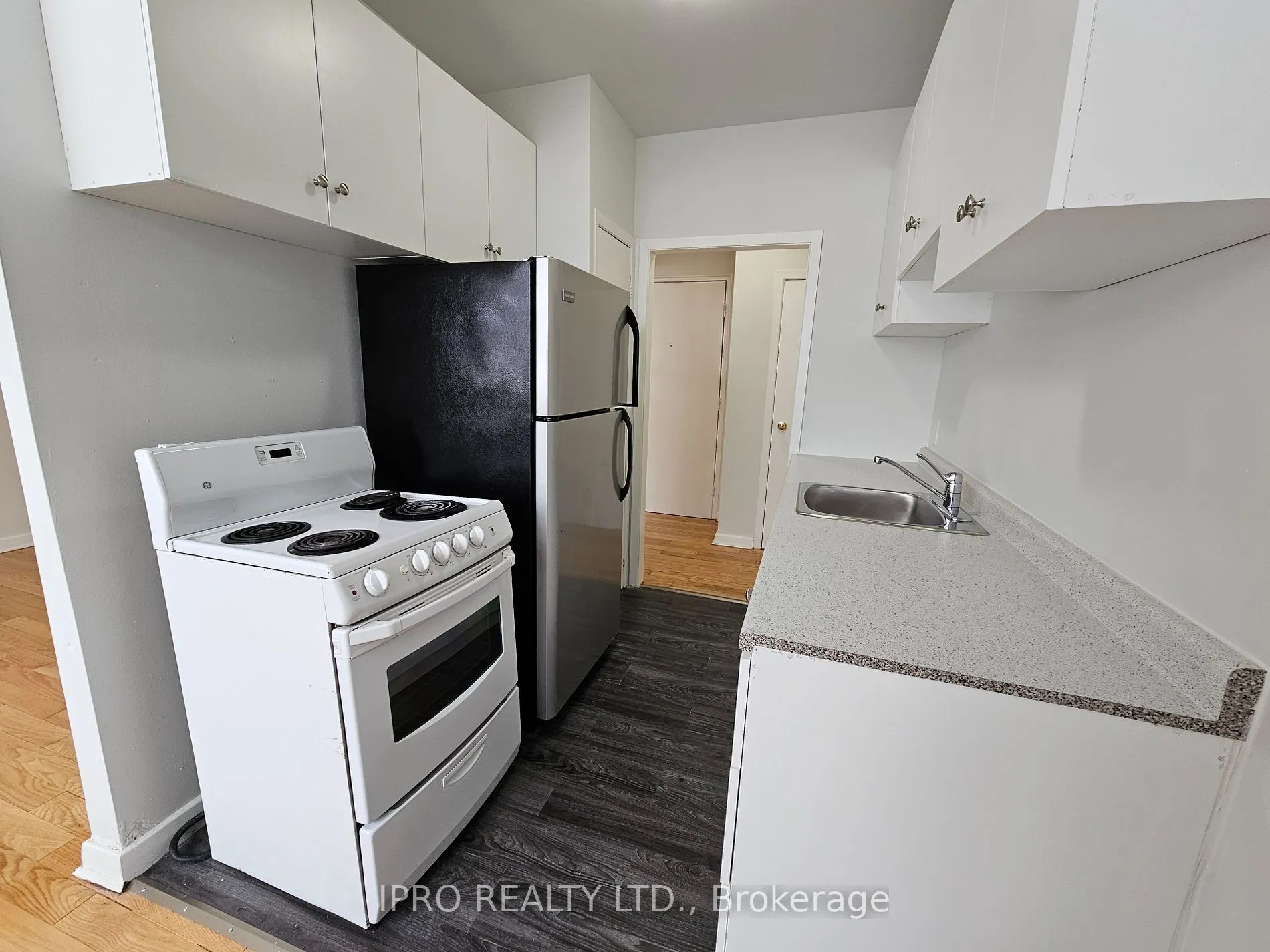 20 Cosburn Ave, #102
