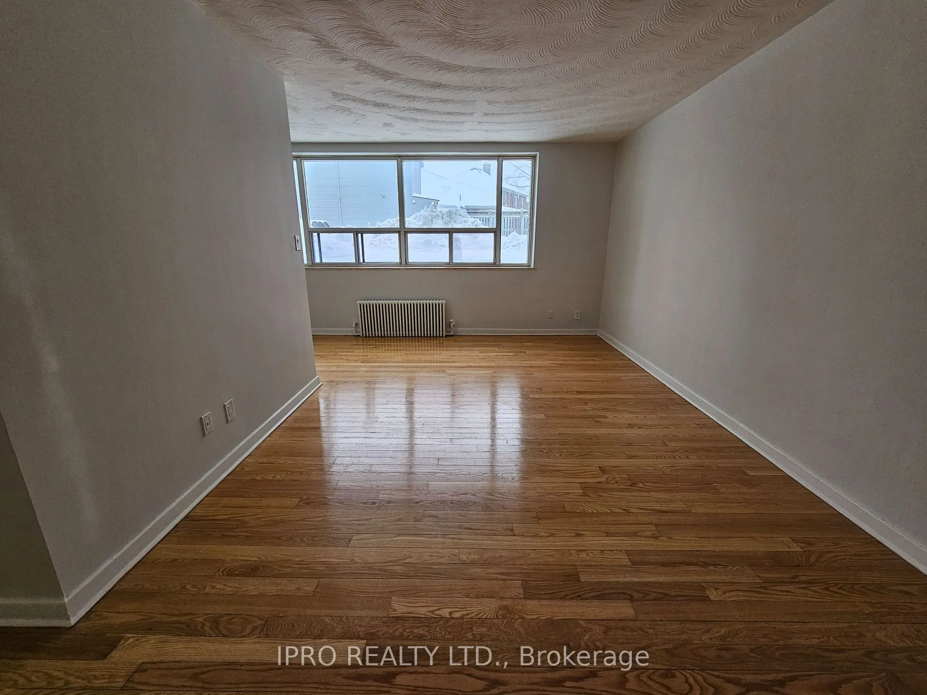 20 Cosburn Ave, #102