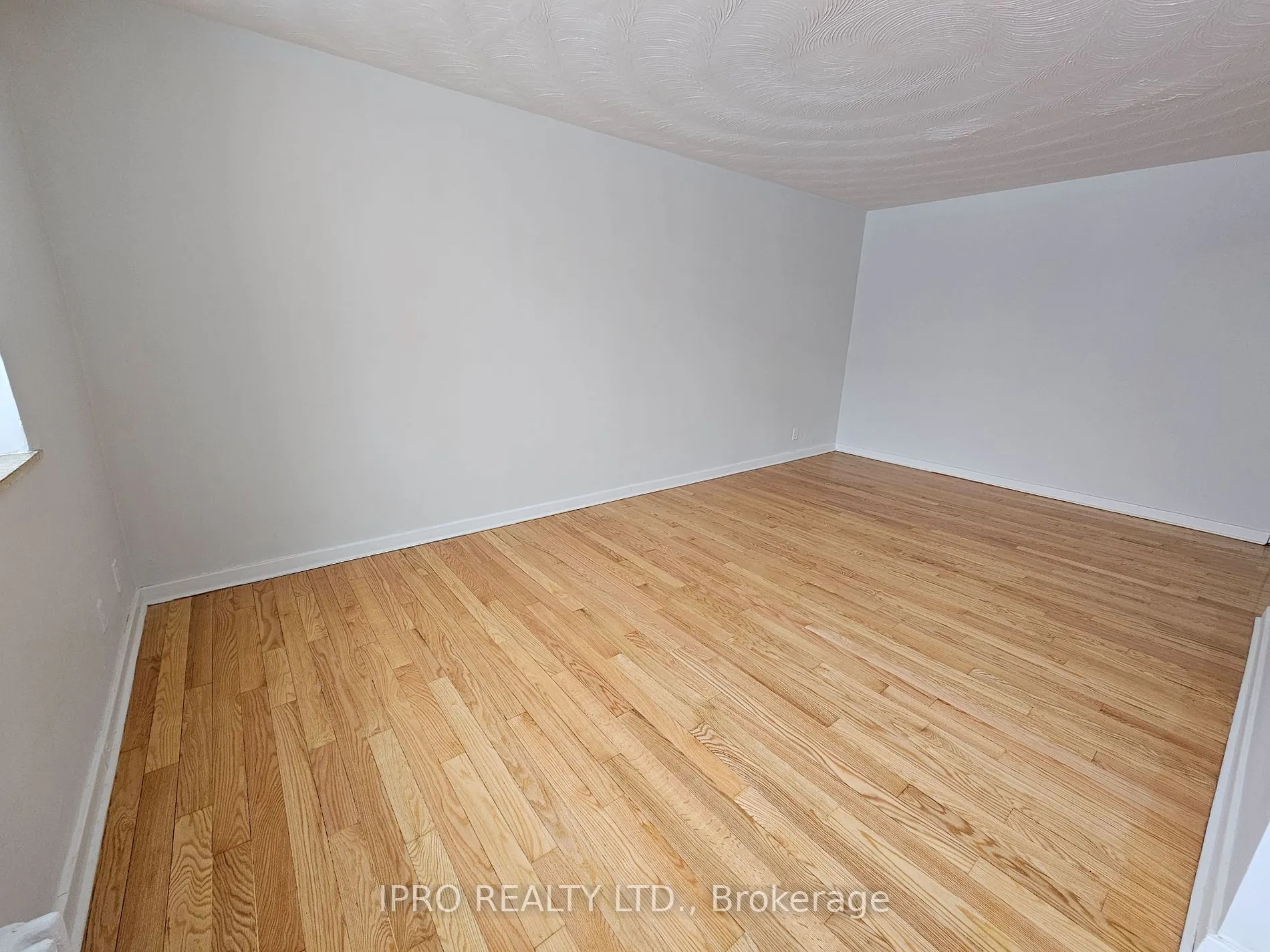 20 Cosburn Ave, #102