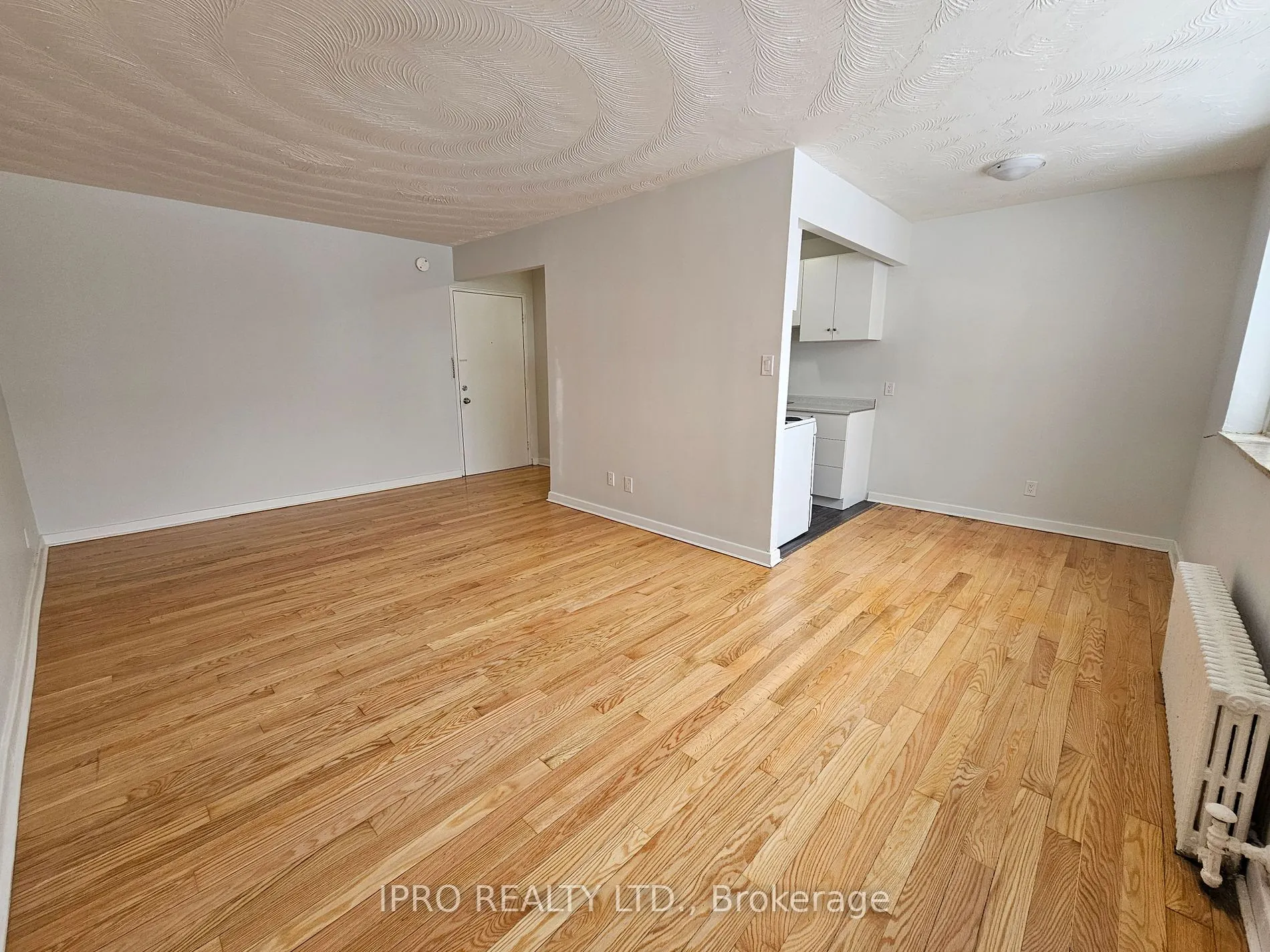 20 Cosburn Ave, #102