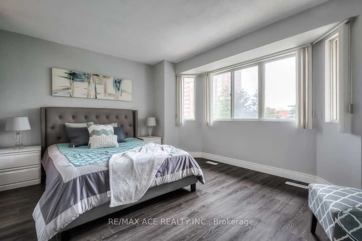 2472 Eglinton Avenue E, #TH10