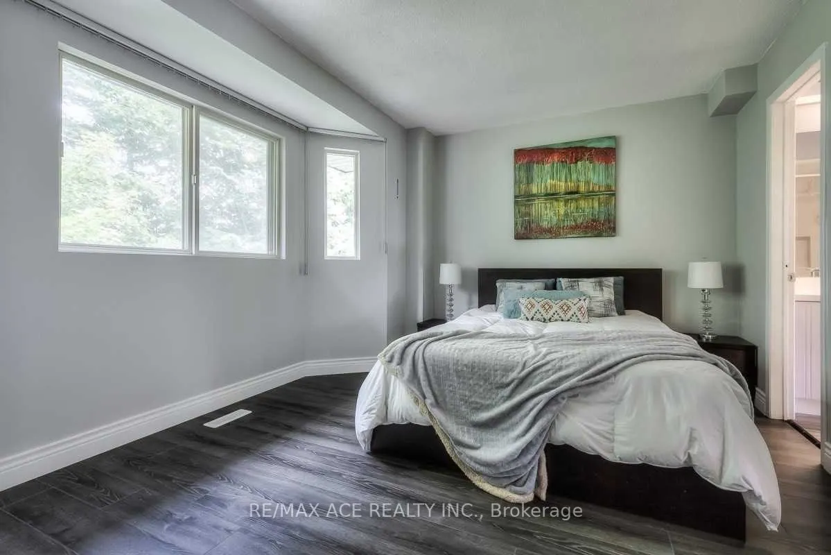 2472 Eglinton Avenue E, #TH10