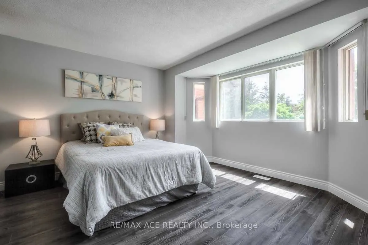 2472 Eglinton Avenue E, #TH10