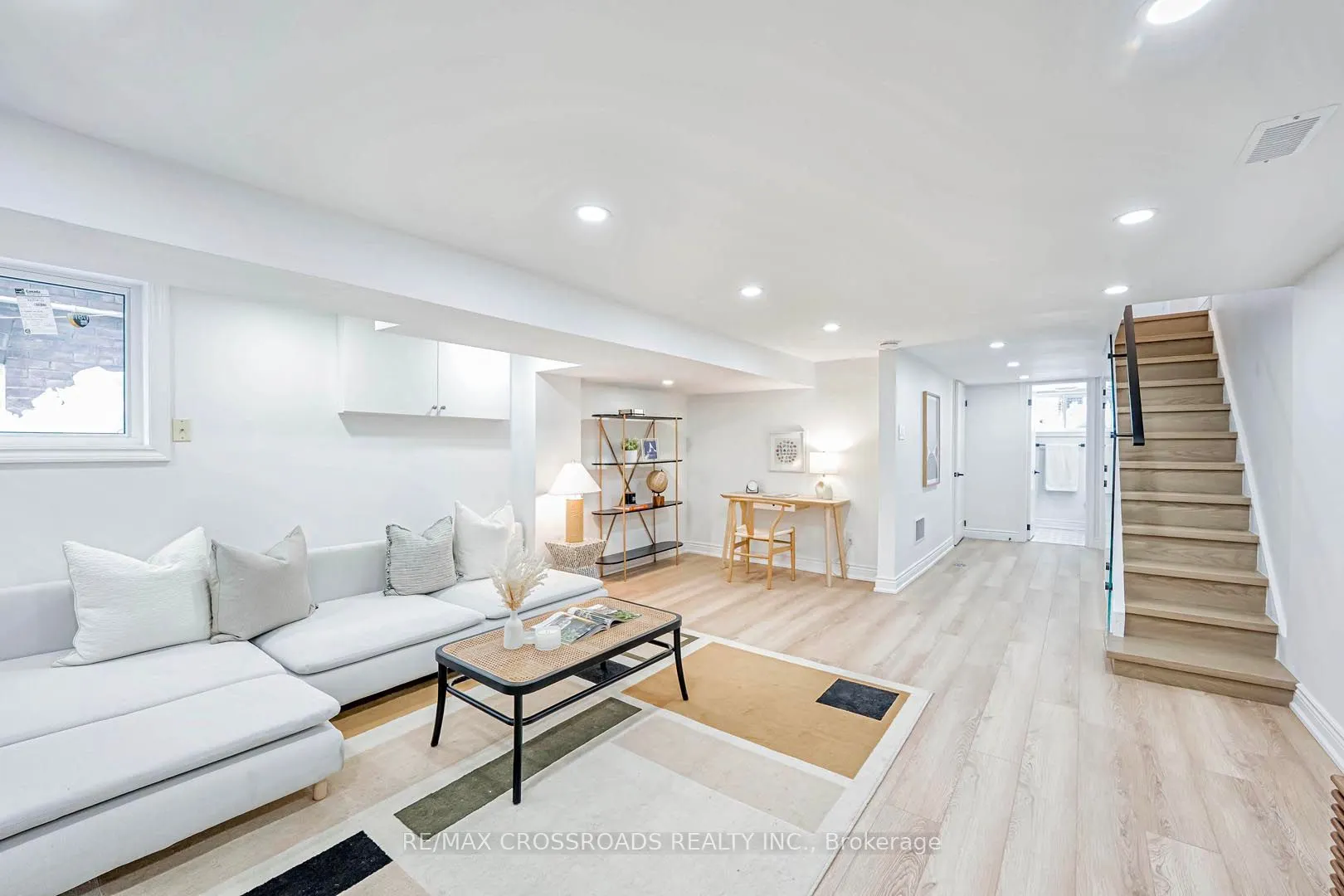 548 Glebeholme Blvd