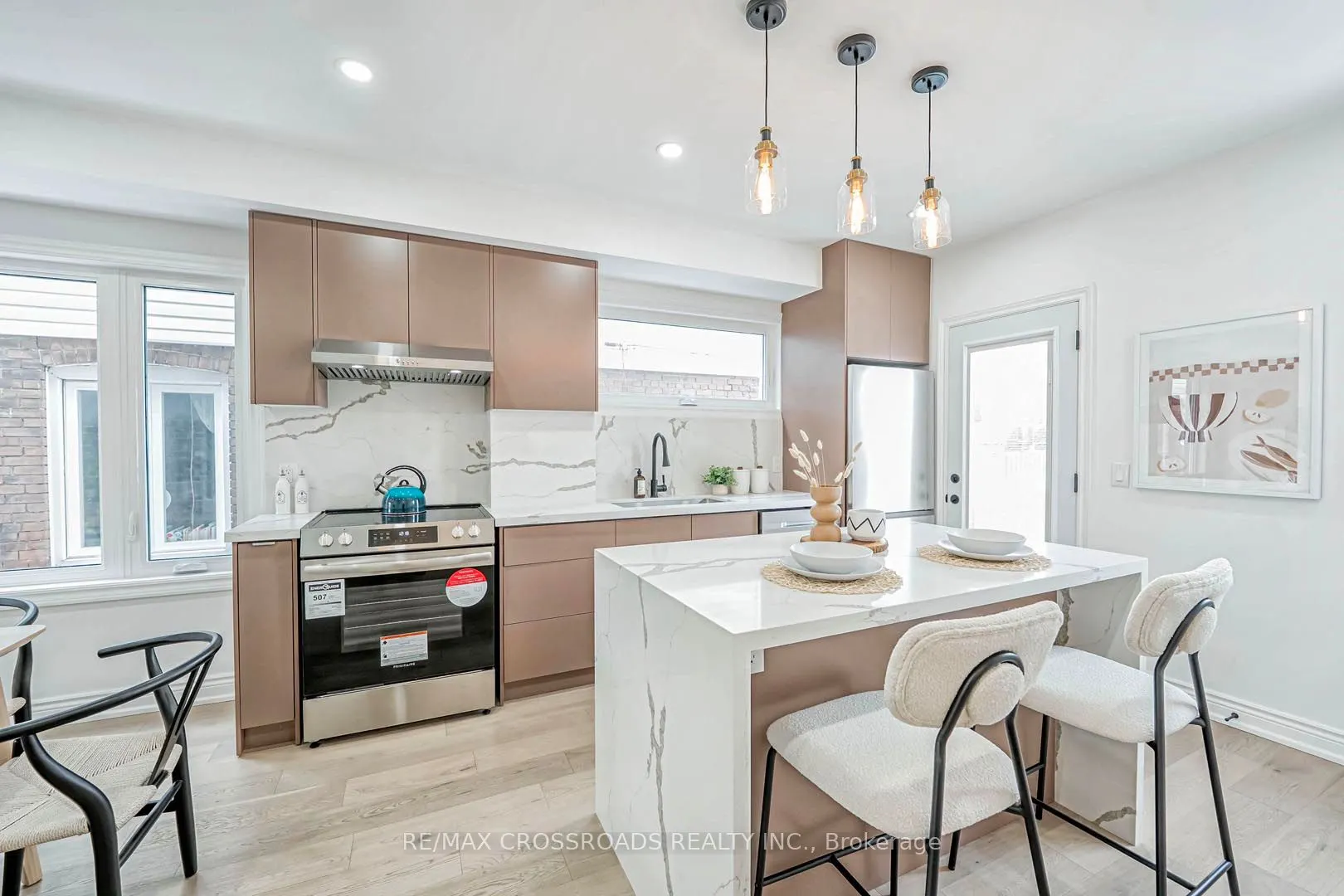 548 Glebeholme Blvd