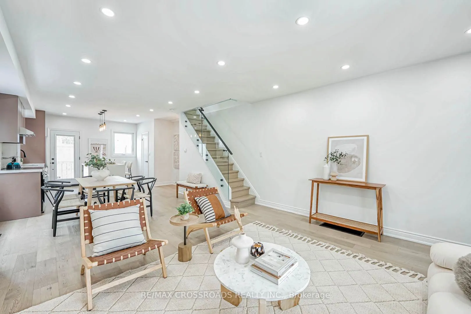 548 Glebeholme Blvd