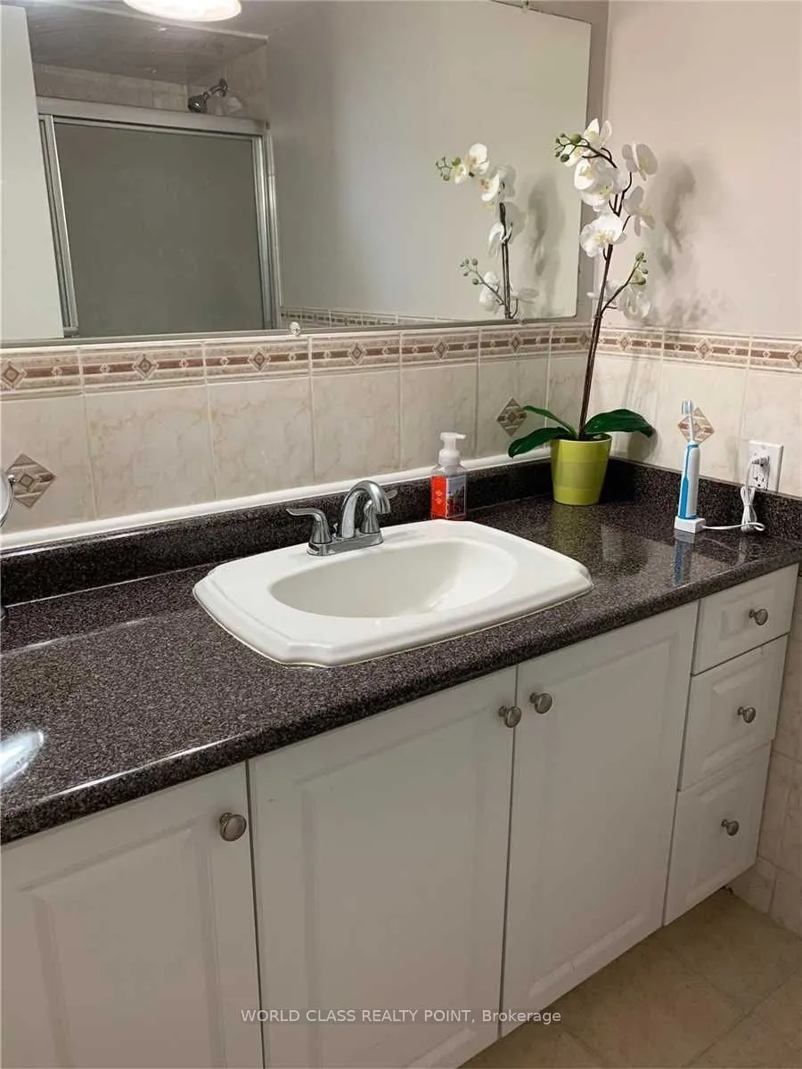 3420 Eglinton Avenue E, #807