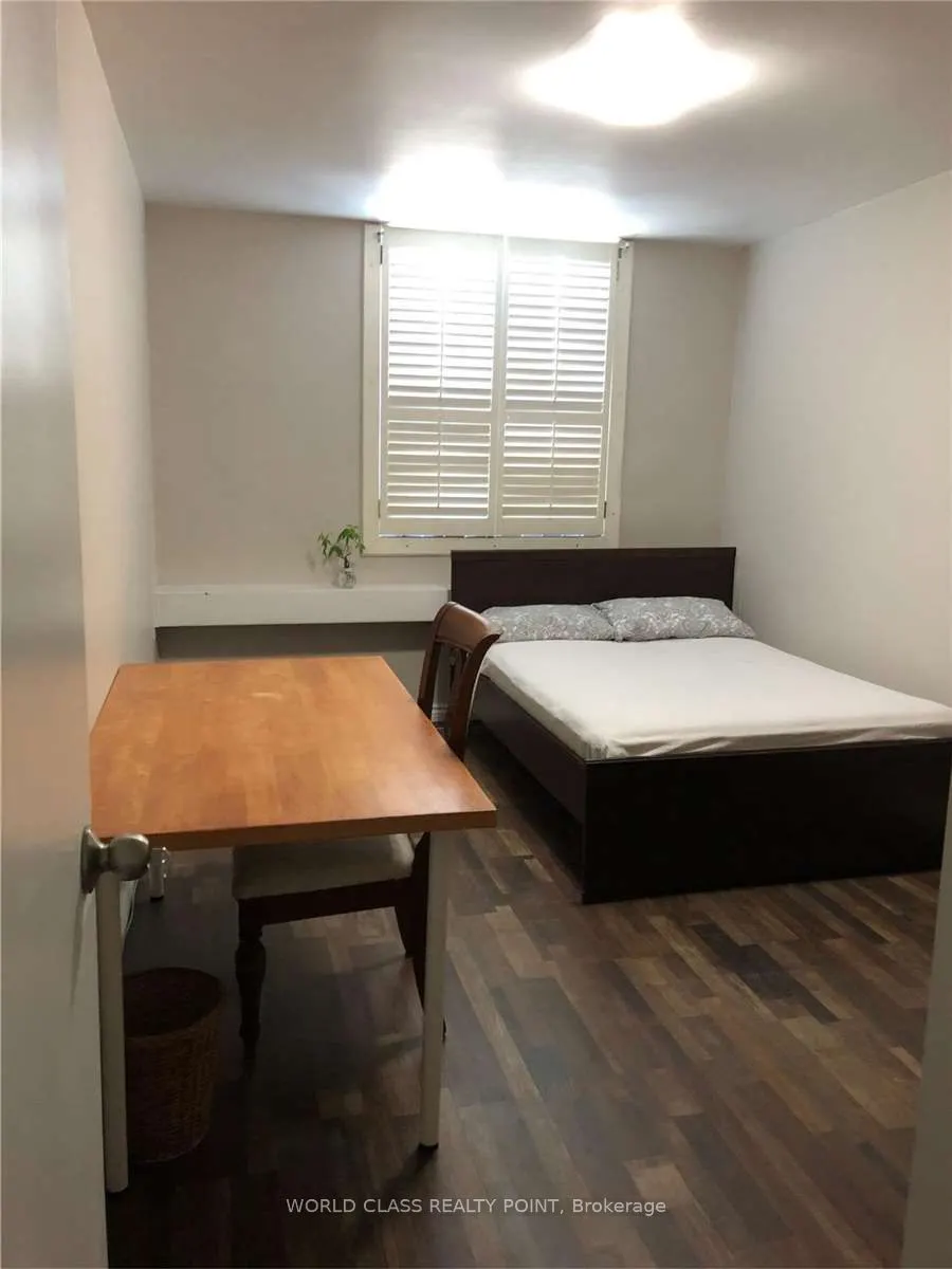 3420 Eglinton Avenue E, #807