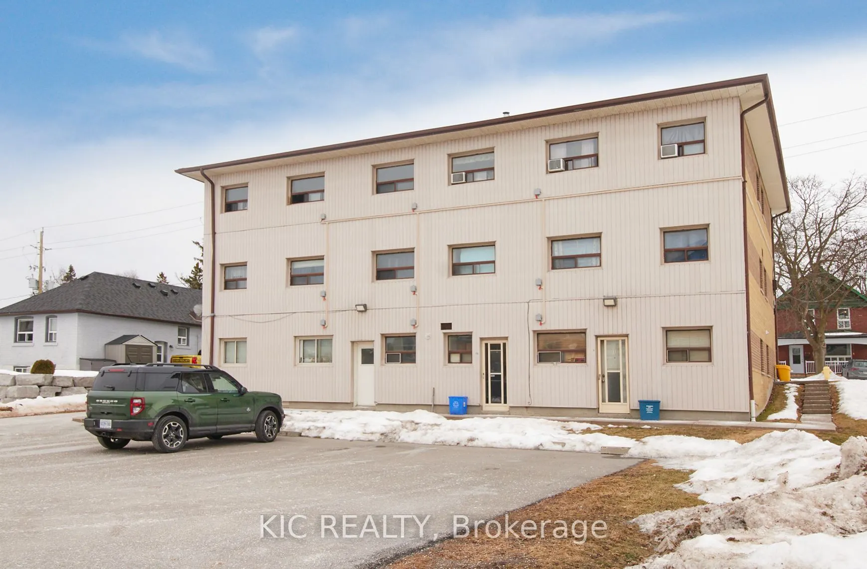 1613 DUFFERIN Street