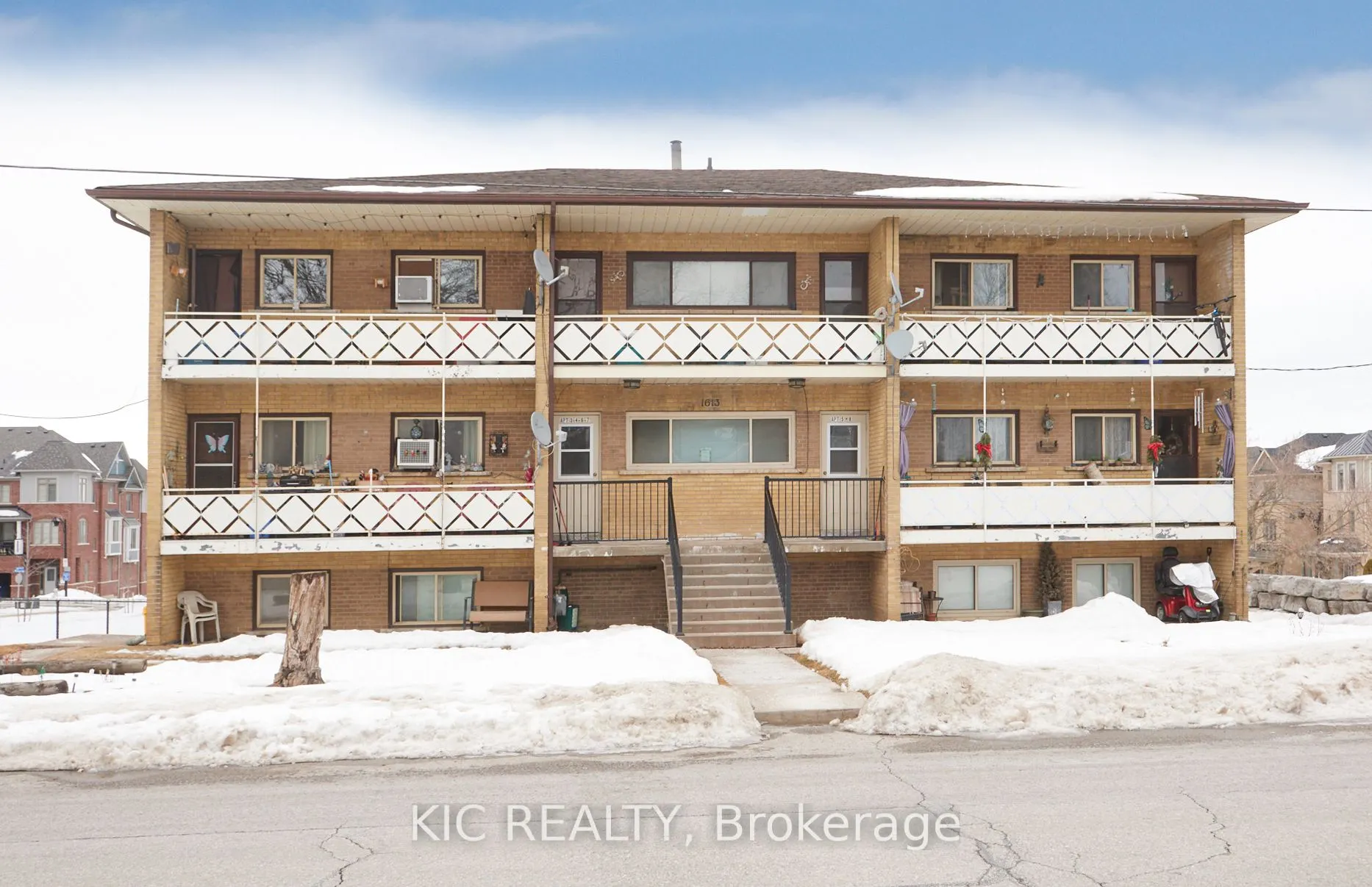 1613 DUFFERIN Street