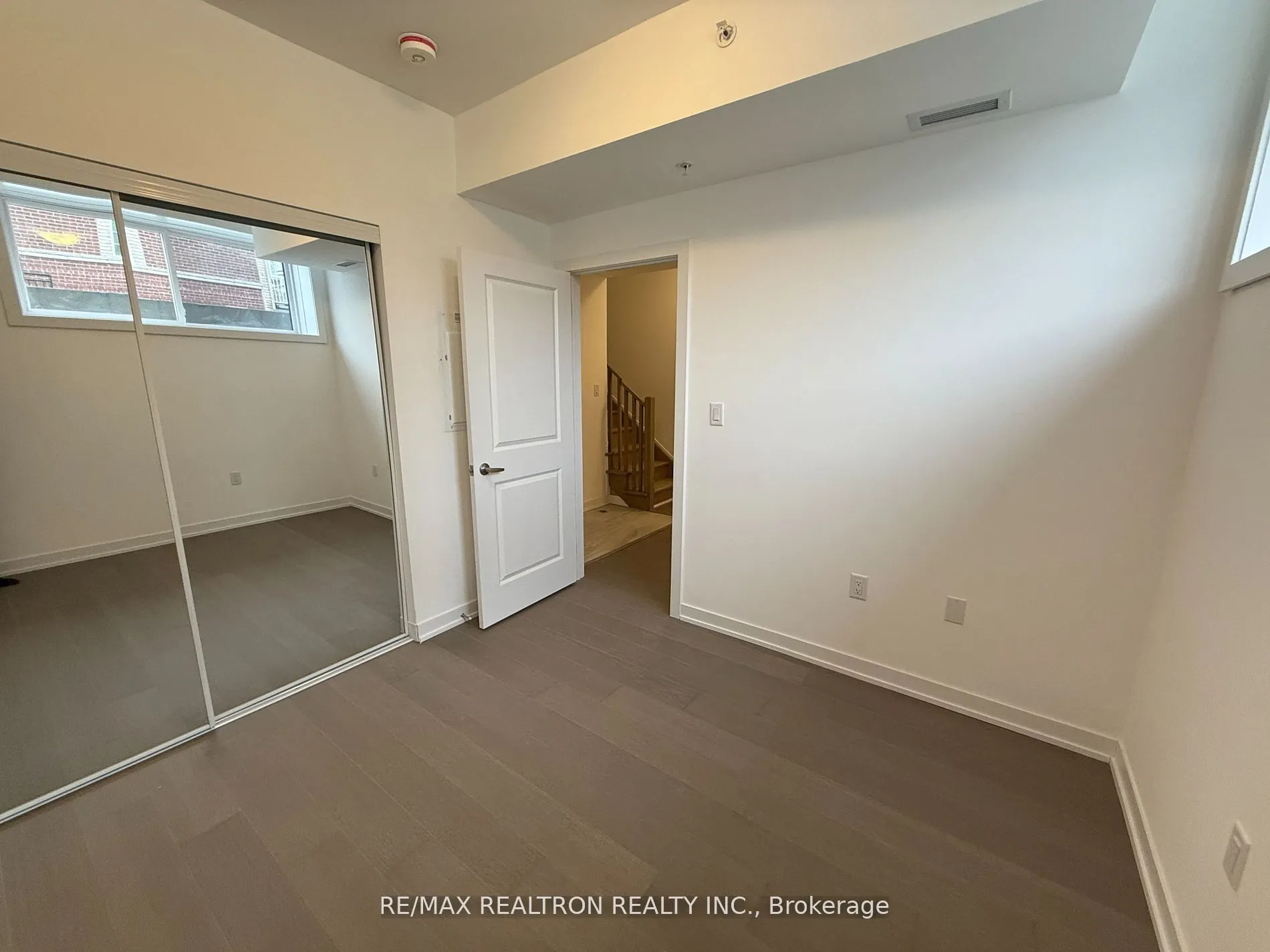 184 Angus Drive N, #5