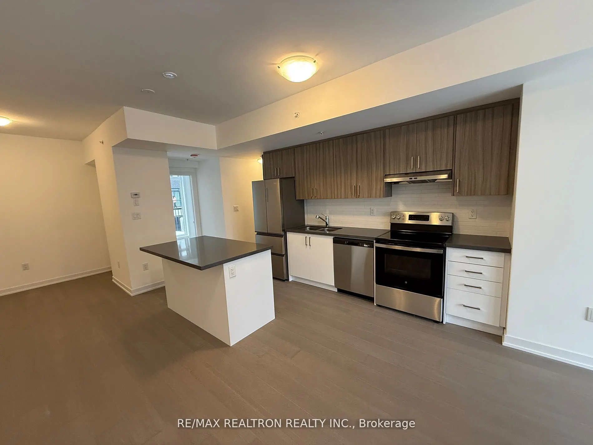 184 Angus Drive N, #5