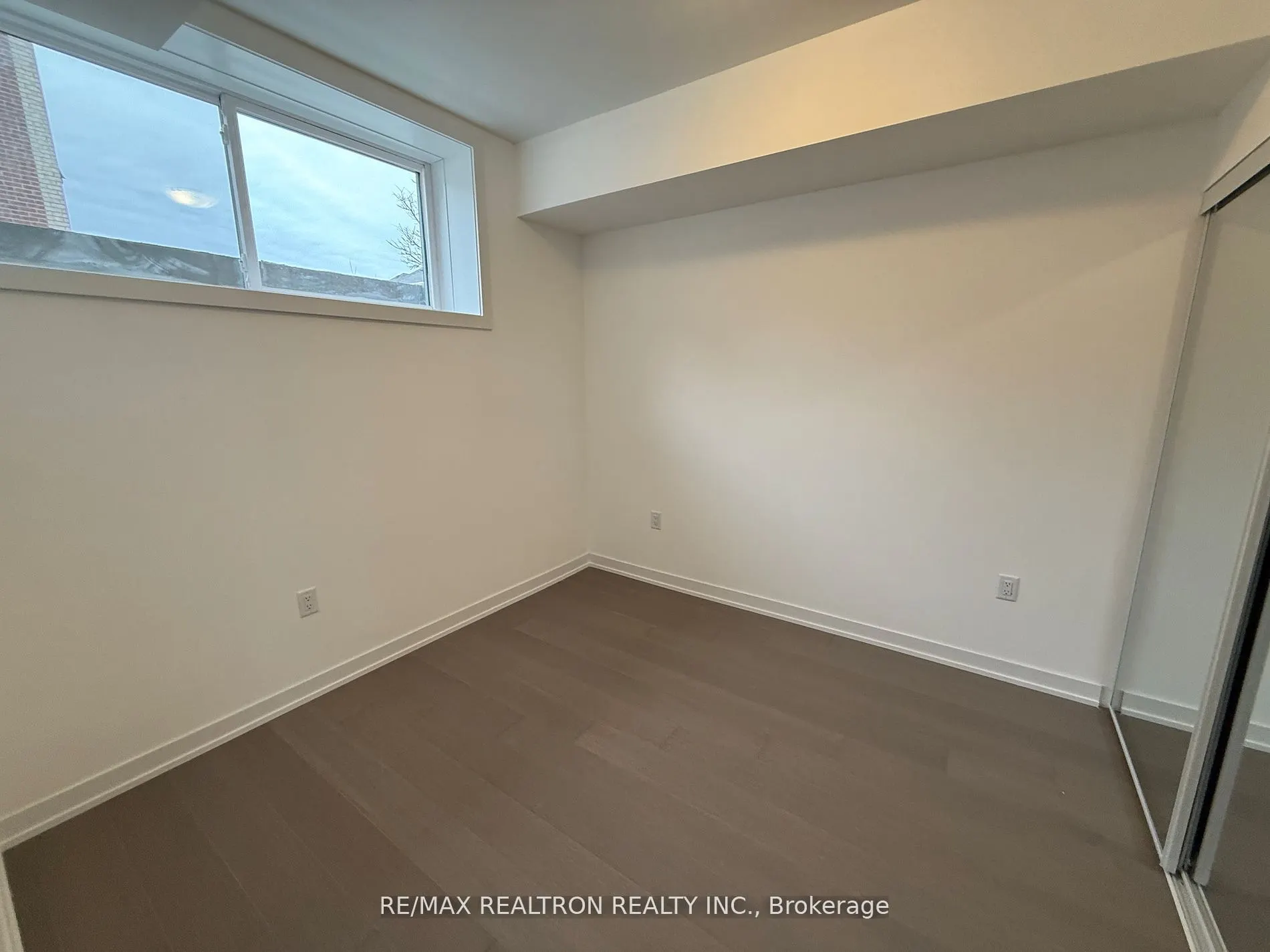 184 Angus Drive N, #5