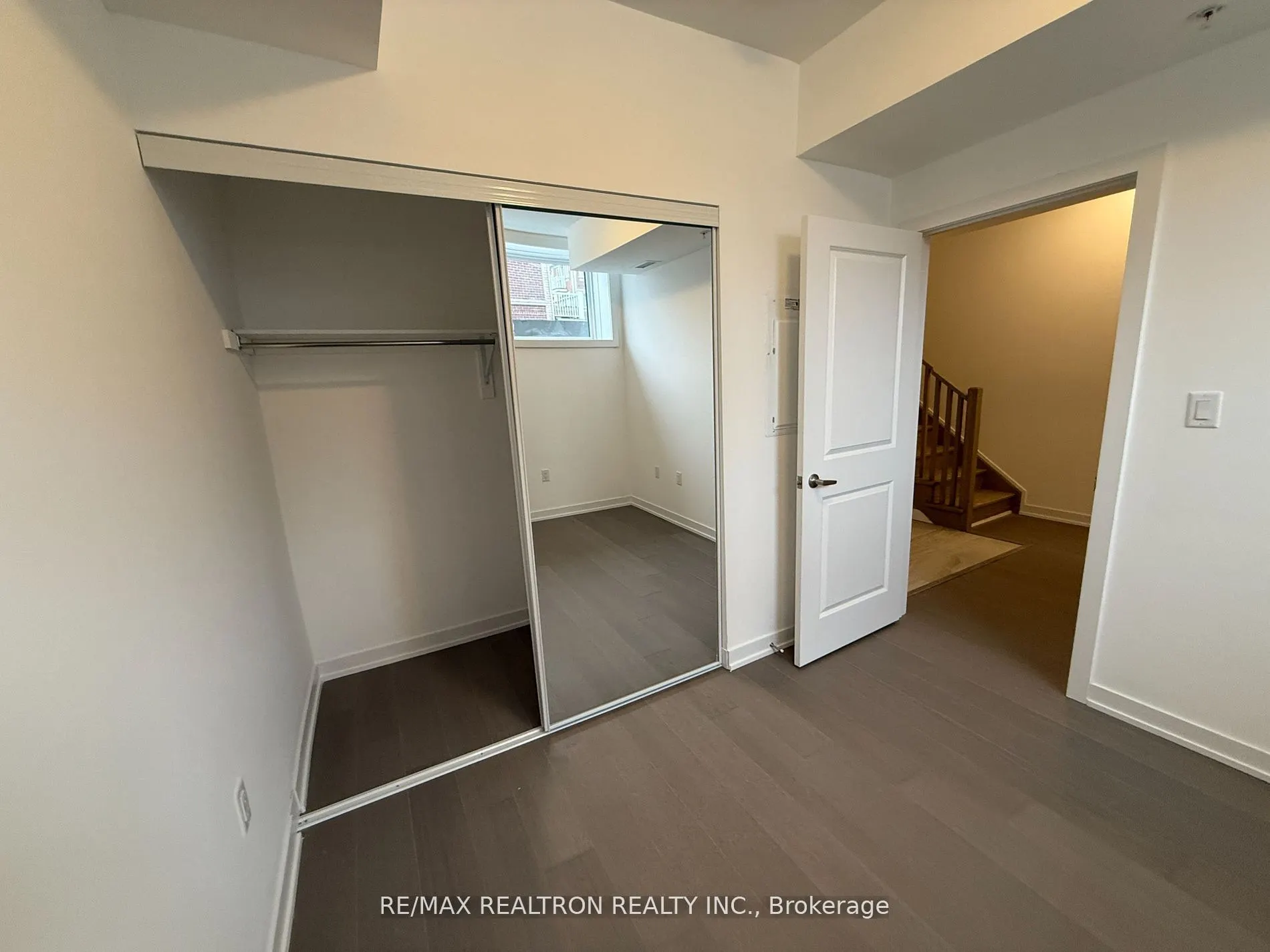 184 Angus Drive N, #5